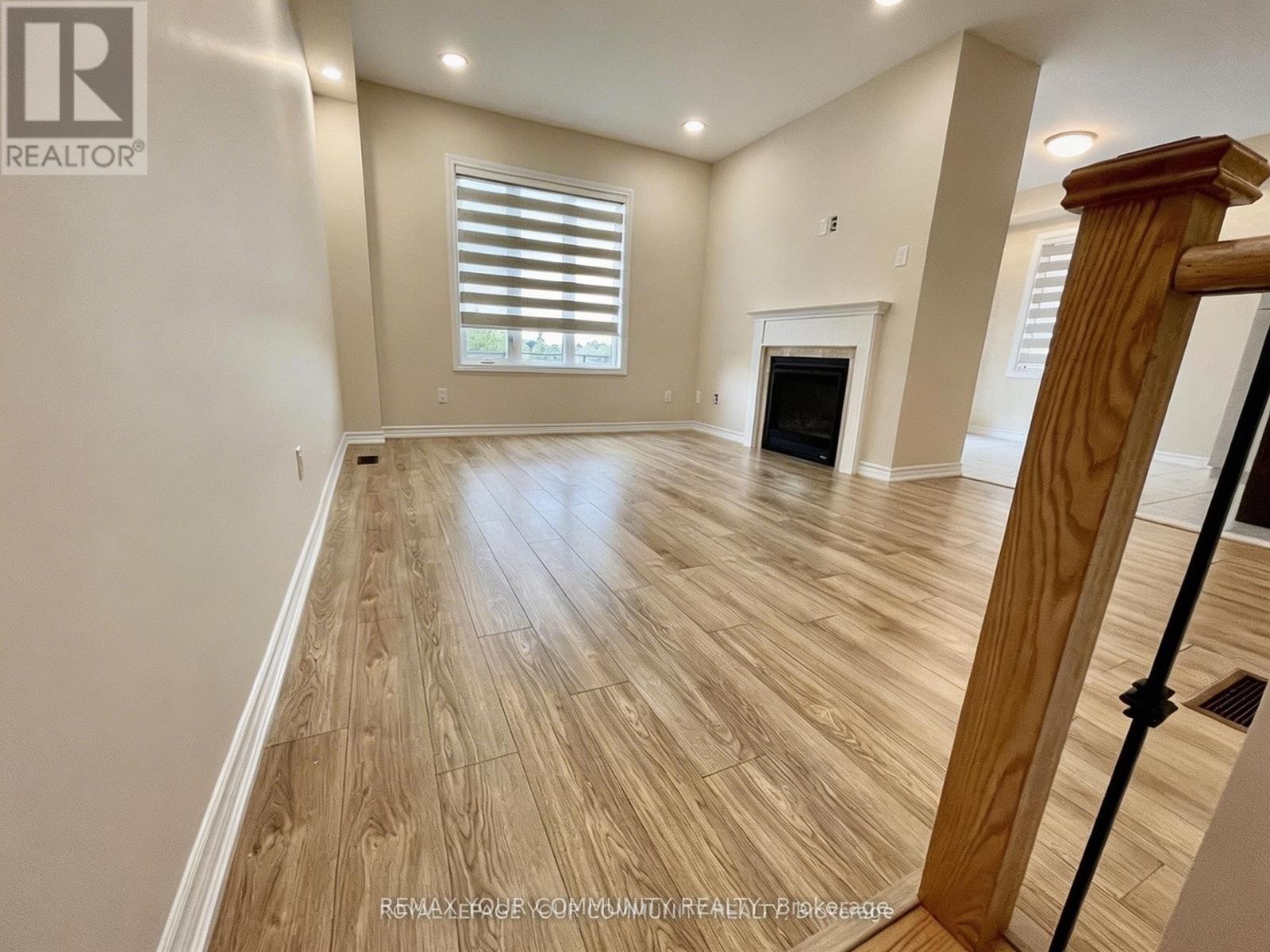 












29 HICKLING LANE

,
Ajax (Northwest Ajax),




Ontario
L1T0P9

