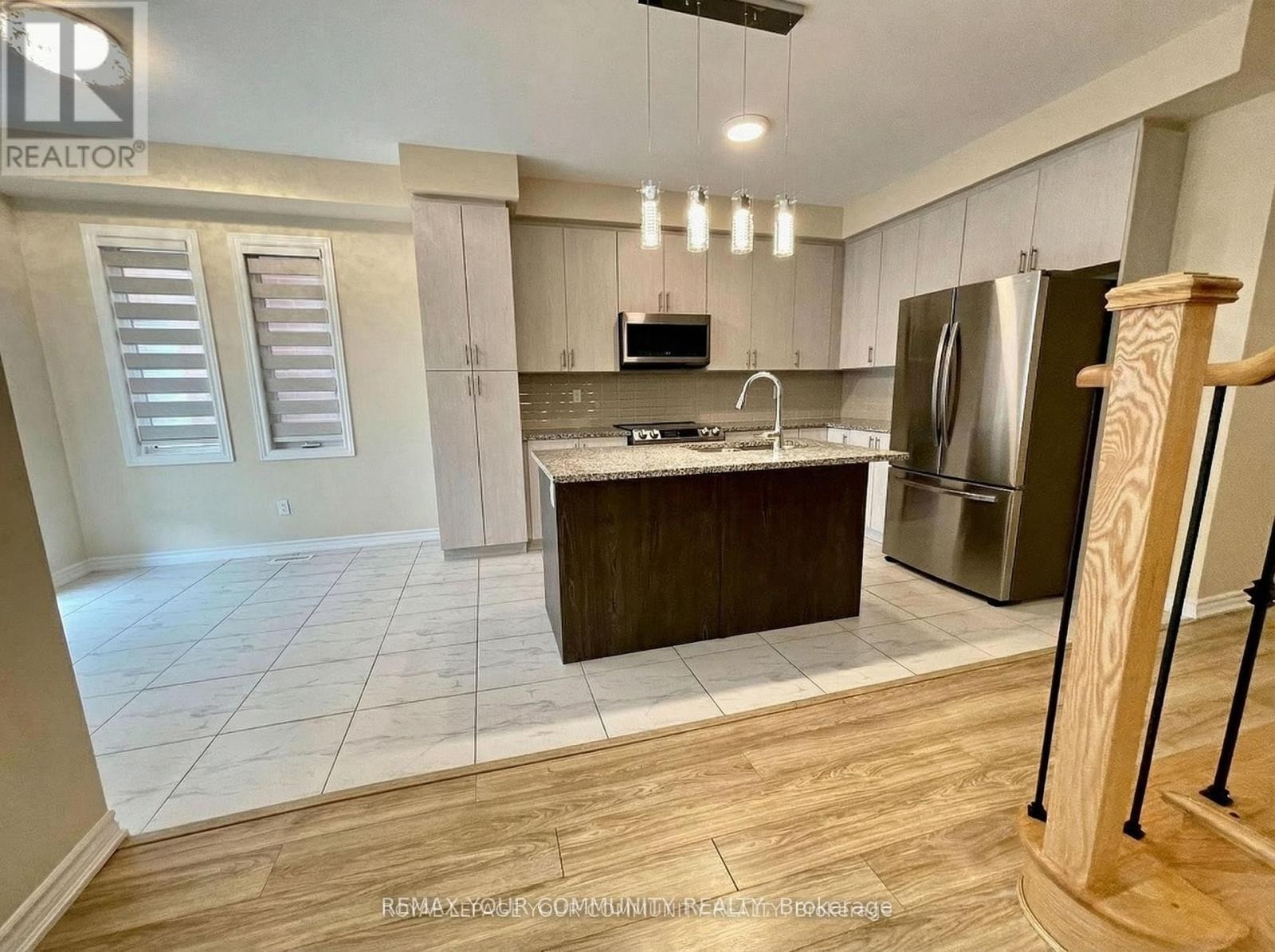 












29 HICKLING LANE

,
Ajax (Northwest Ajax),




Ontario
L1T0P9

