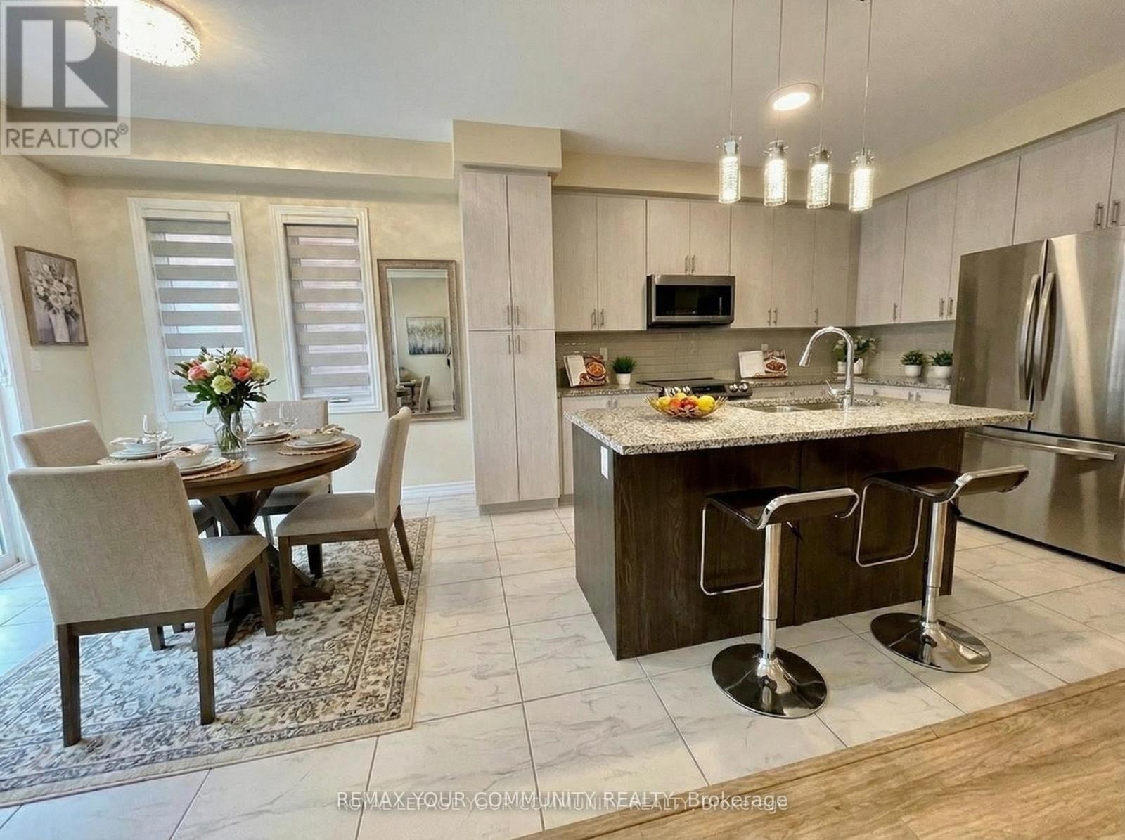 












29 HICKLING LANE

,
Ajax (Northwest Ajax),




Ontario
L1T0P9

