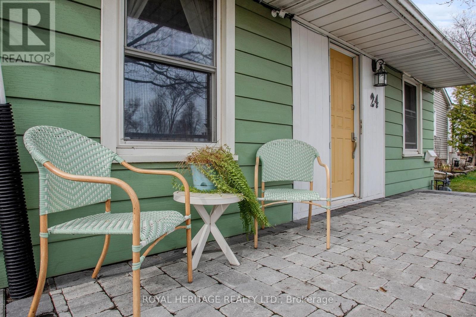 












24 YORK STREET

,
Ajax (Central),




Ontario
L1S1S8

