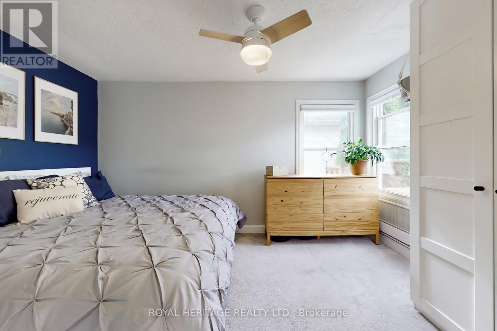 












24 YORK STREET

,
Ajax (Central),




Ontario
L1S1S8

