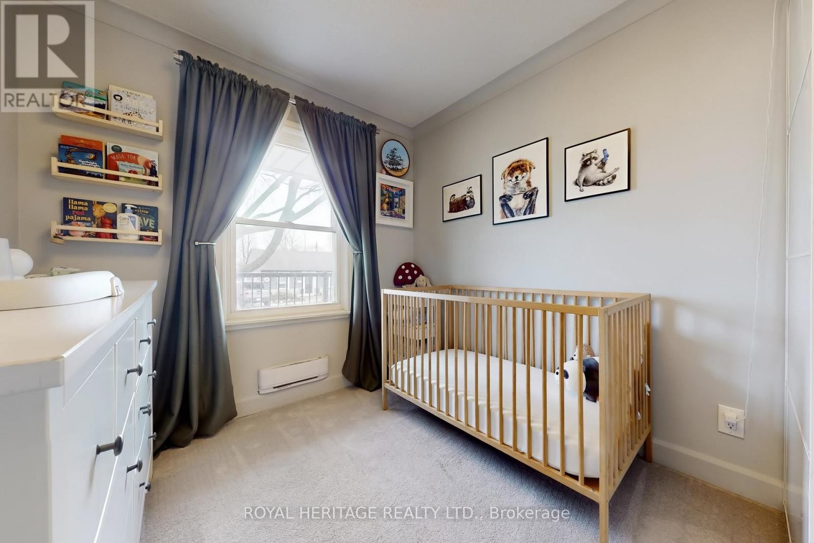 












24 YORK STREET

,
Ajax (Central),




Ontario
L1S1S8

