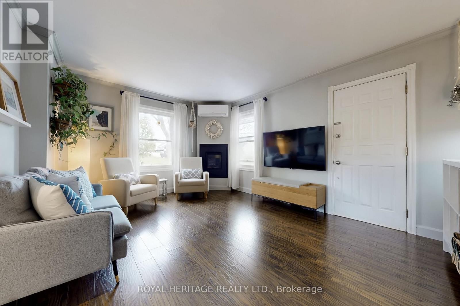 












24 YORK STREET

,
Ajax (Central),




Ontario
L1S1S8

