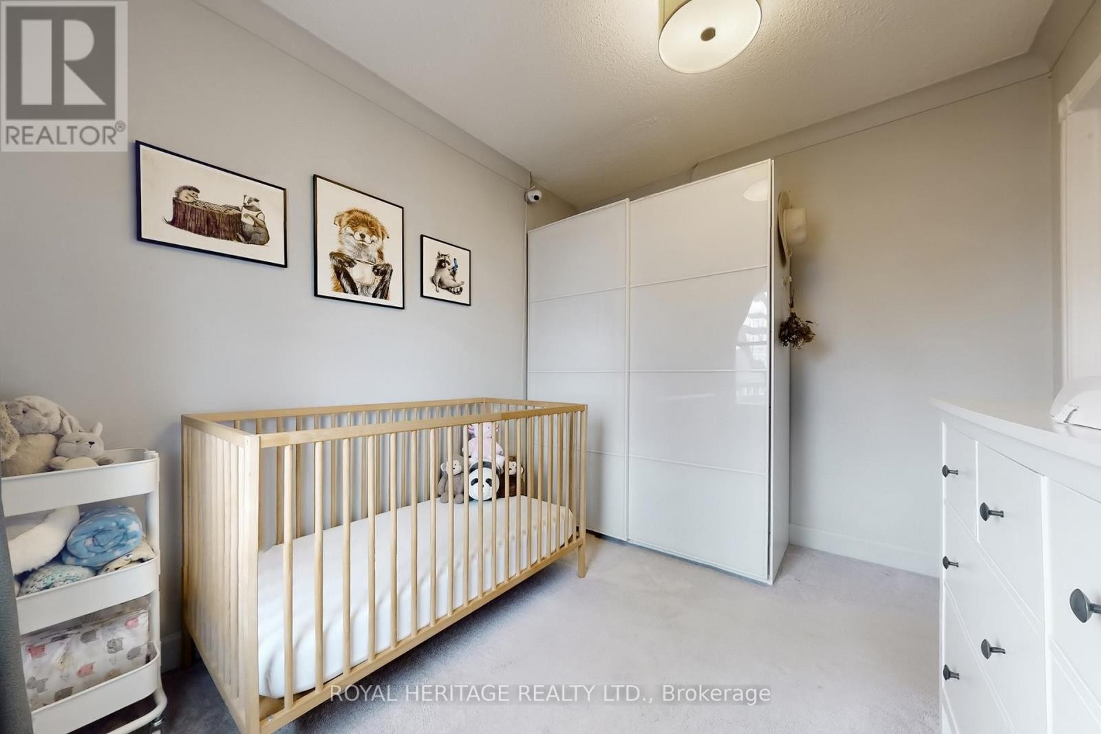 












24 YORK STREET

,
Ajax (Central),




Ontario
L1S1S8

