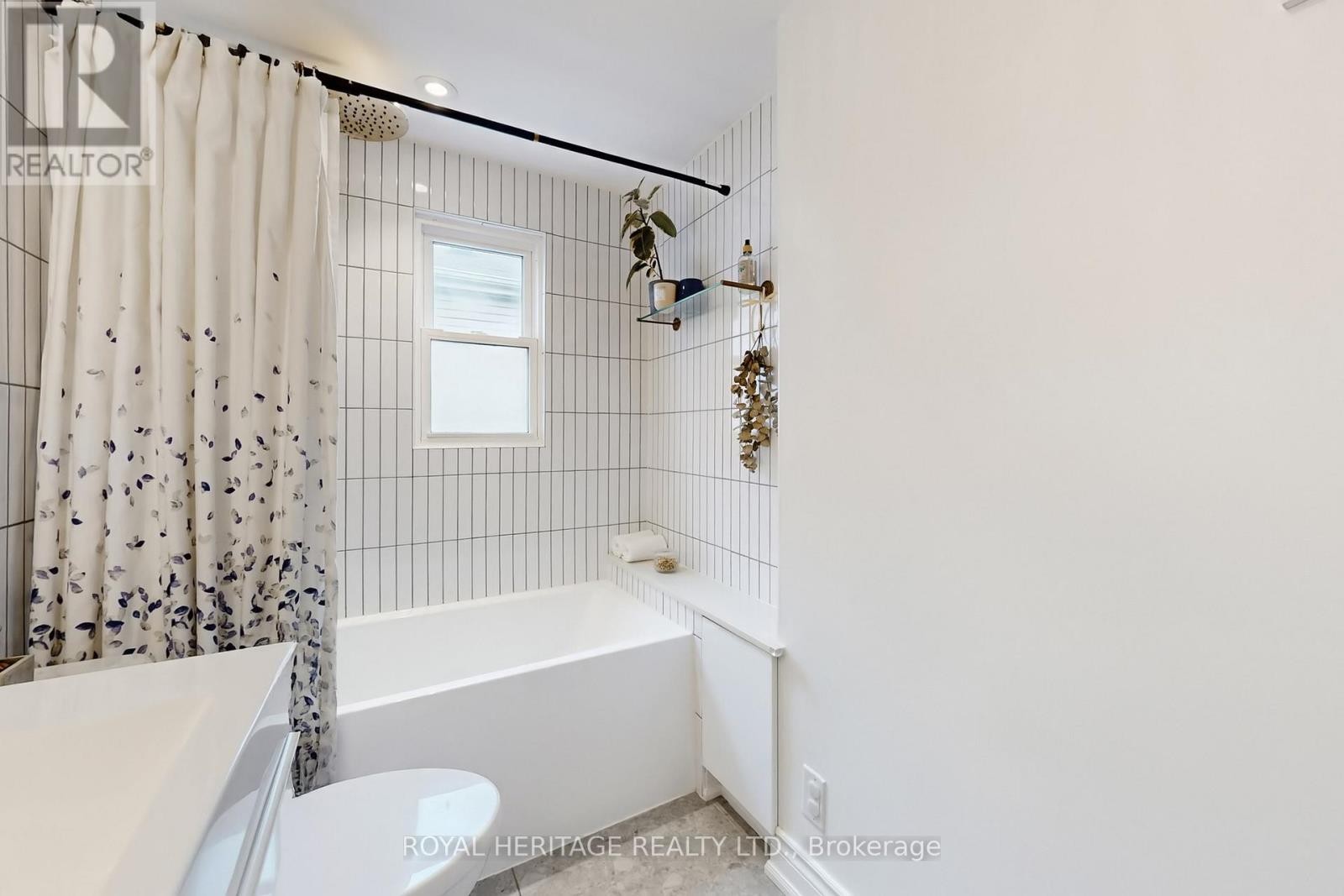 












24 YORK STREET

,
Ajax (Central),




Ontario
L1S1S8

