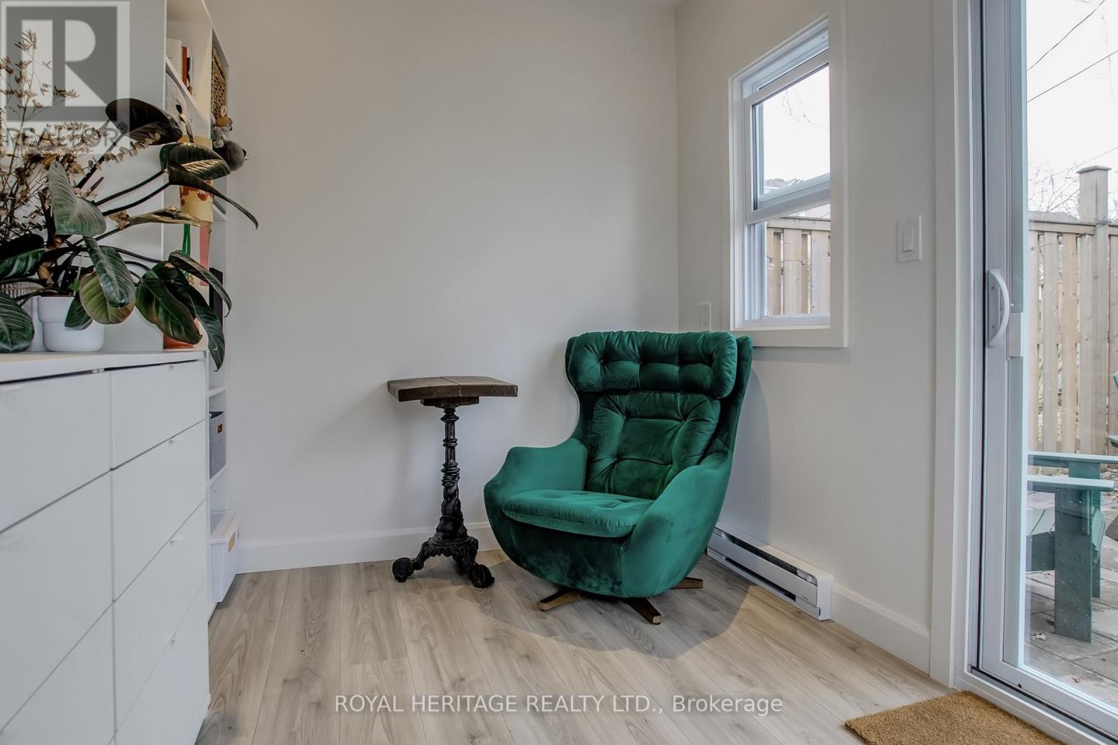 












24 YORK STREET

,
Ajax (Central),




Ontario
L1S1S8

