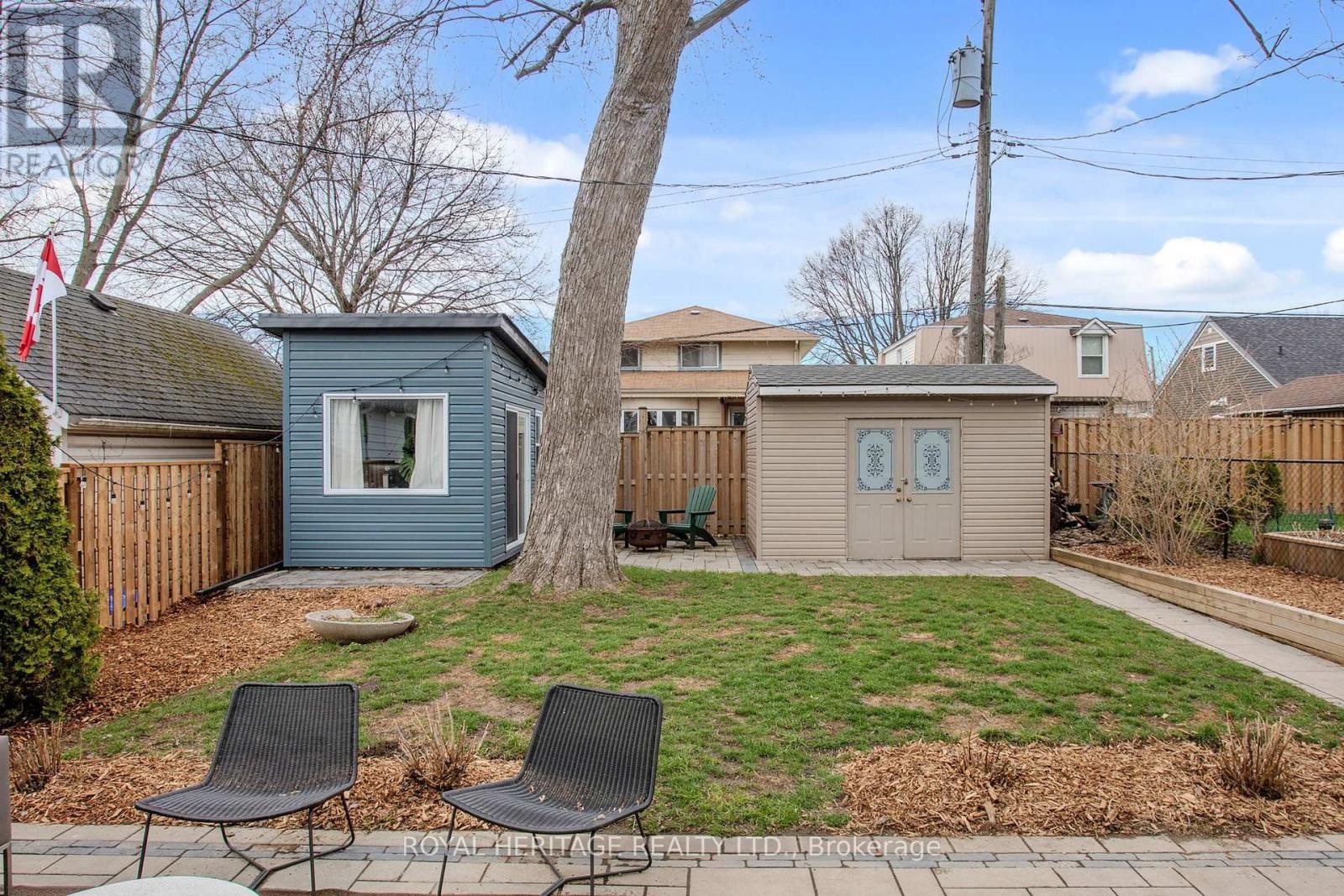 












24 YORK STREET

,
Ajax (Central),




Ontario
L1S1S8

