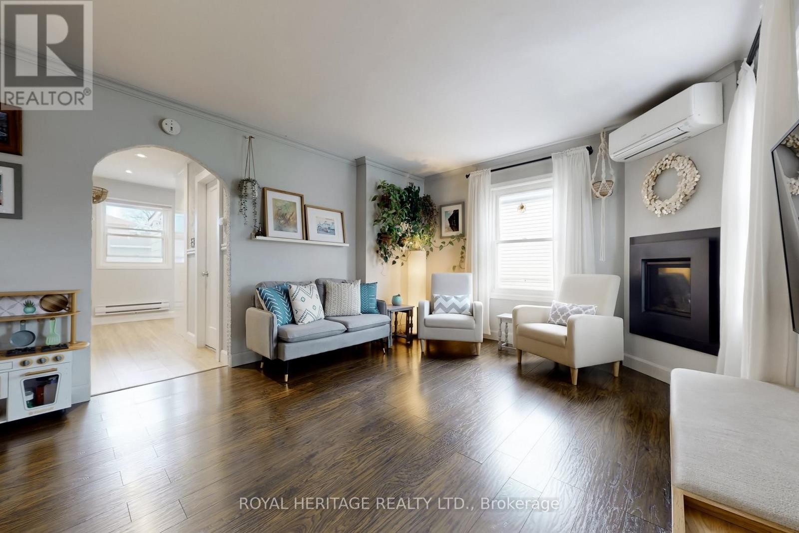 












24 YORK STREET

,
Ajax (Central),




Ontario
L1S1S8

