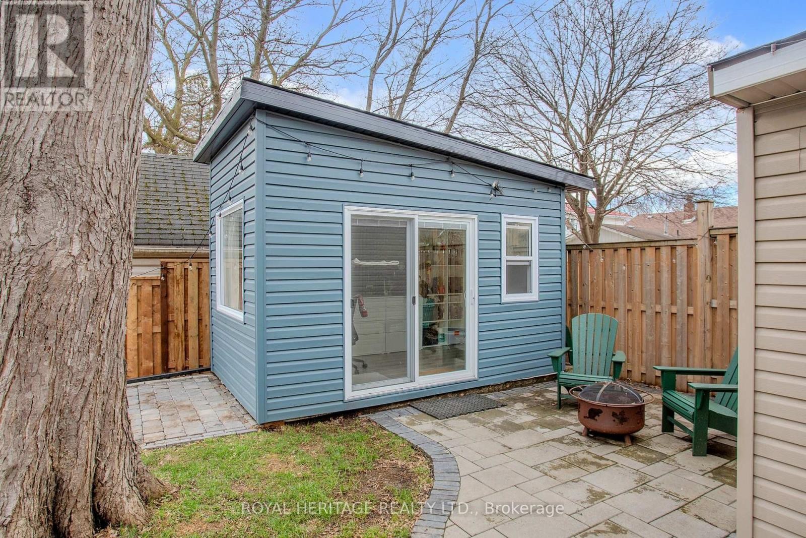 












24 YORK STREET

,
Ajax (Central),




Ontario
L1S1S8

