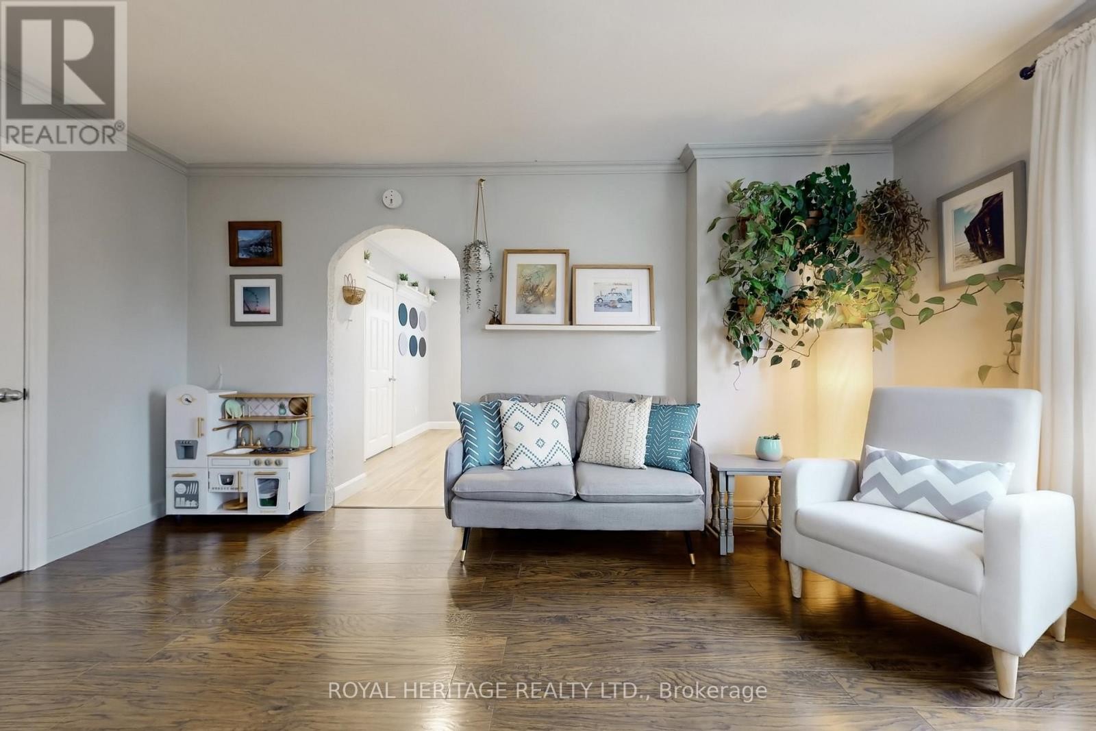 












24 YORK STREET

,
Ajax (Central),




Ontario
L1S1S8

