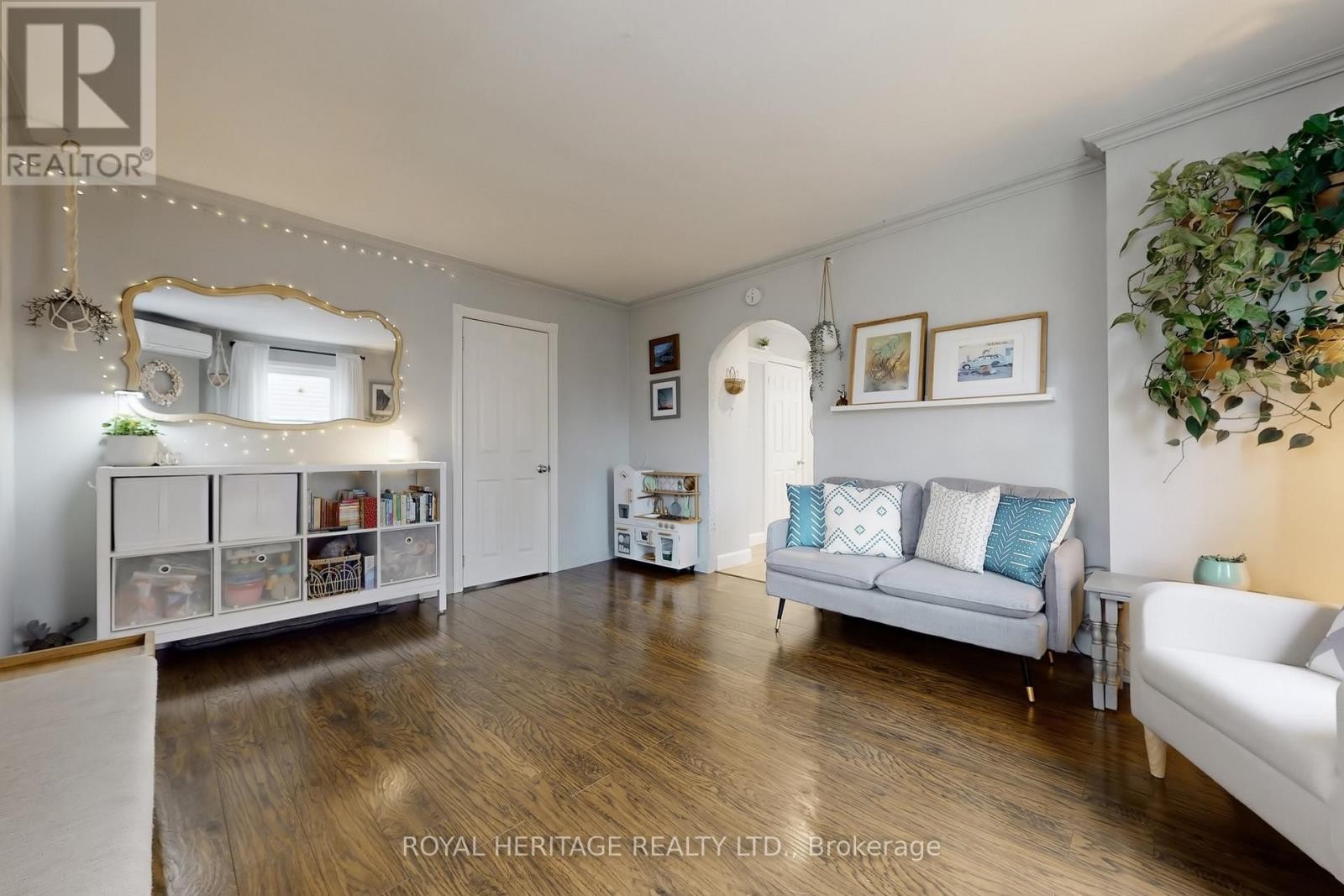 












24 YORK STREET

,
Ajax (Central),




Ontario
L1S1S8

