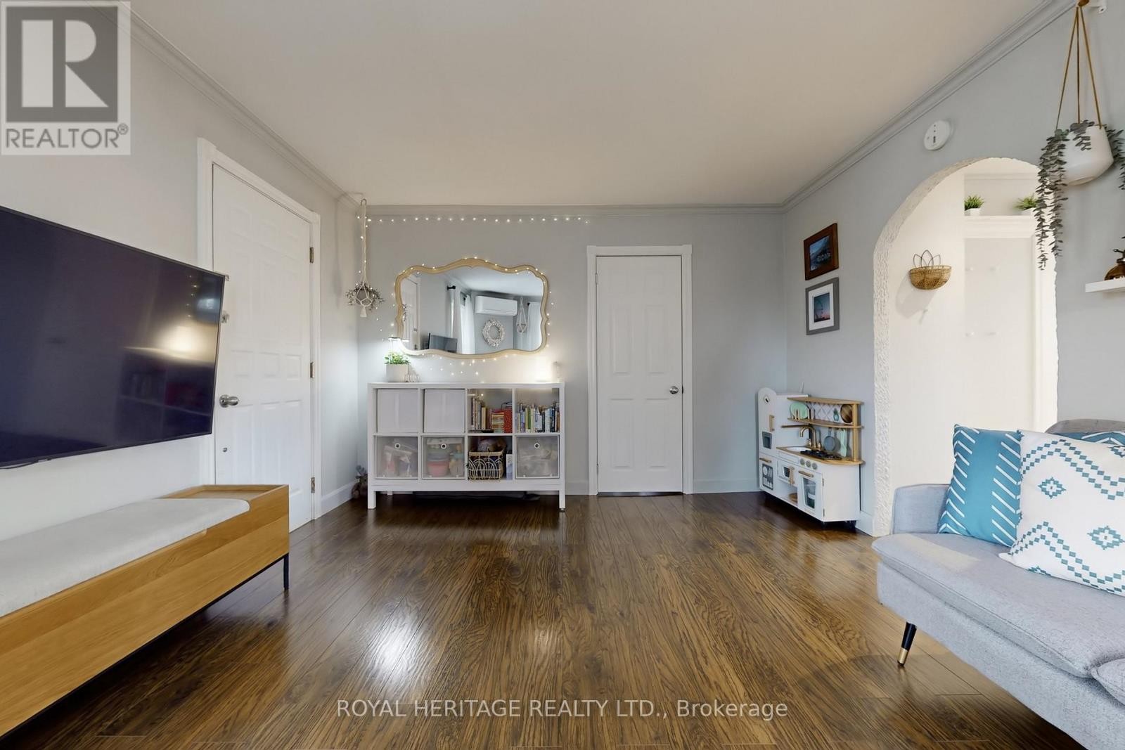 












24 YORK STREET

,
Ajax (Central),




Ontario
L1S1S8

