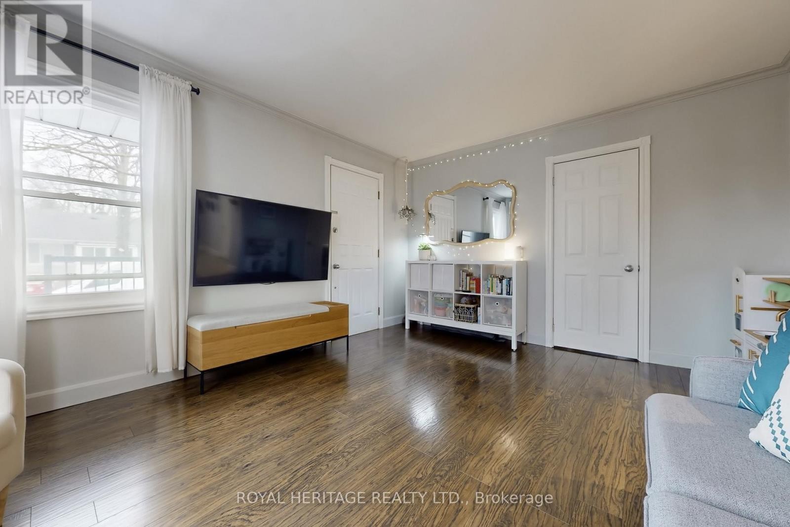 












24 YORK STREET

,
Ajax (Central),




Ontario
L1S1S8

