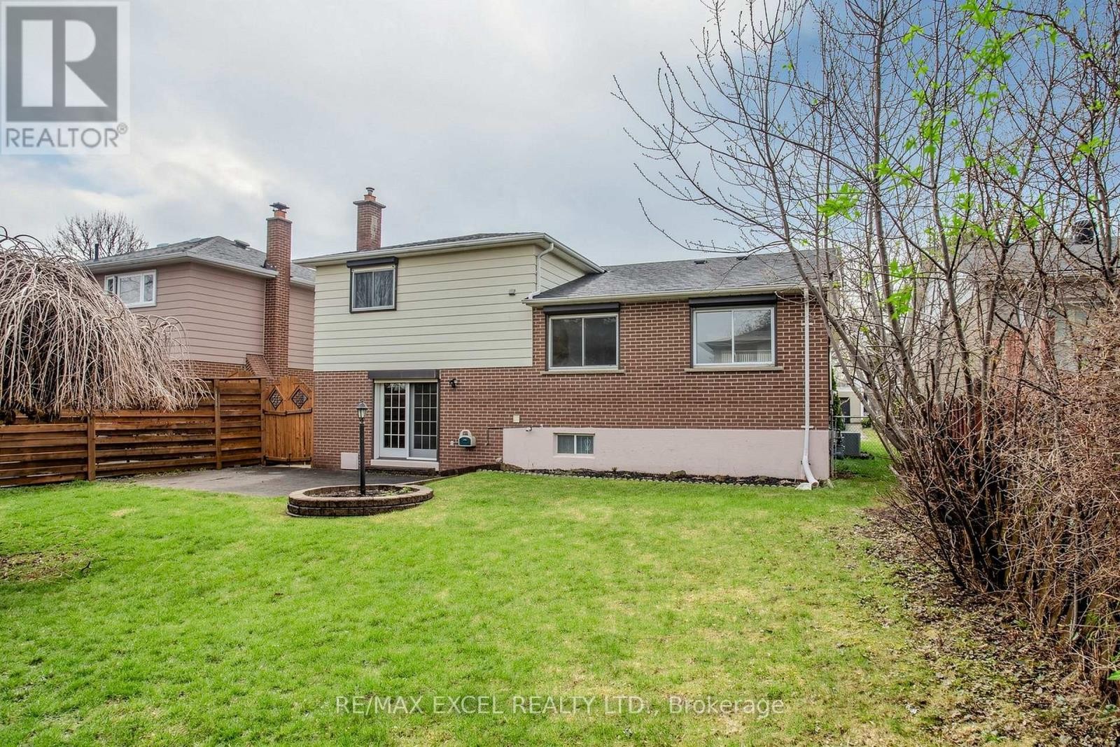 












30 WAKEFIELD CRESCENT

,
Toronto (L'Amoreaux),




Ontario
M1W2C2


