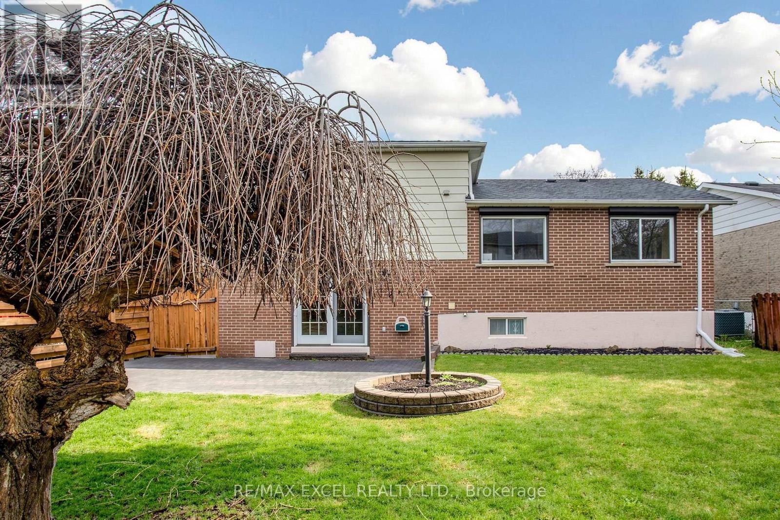 












30 WAKEFIELD CRESCENT

,
Toronto (L'Amoreaux),




Ontario
M1W2C2

