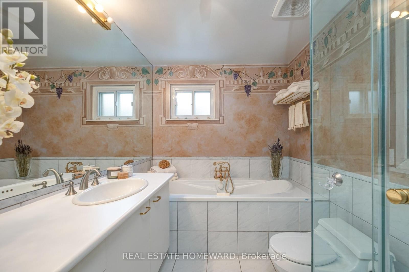 












62 ARDGOWAN CRESCENT

,
Toronto (Agincourt North),




Ontario
M1V1B3

