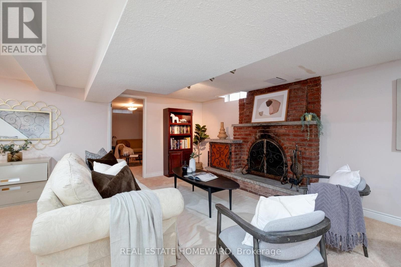 












62 ARDGOWAN CRESCENT

,
Toronto (Agincourt North),




Ontario
M1V1B3

