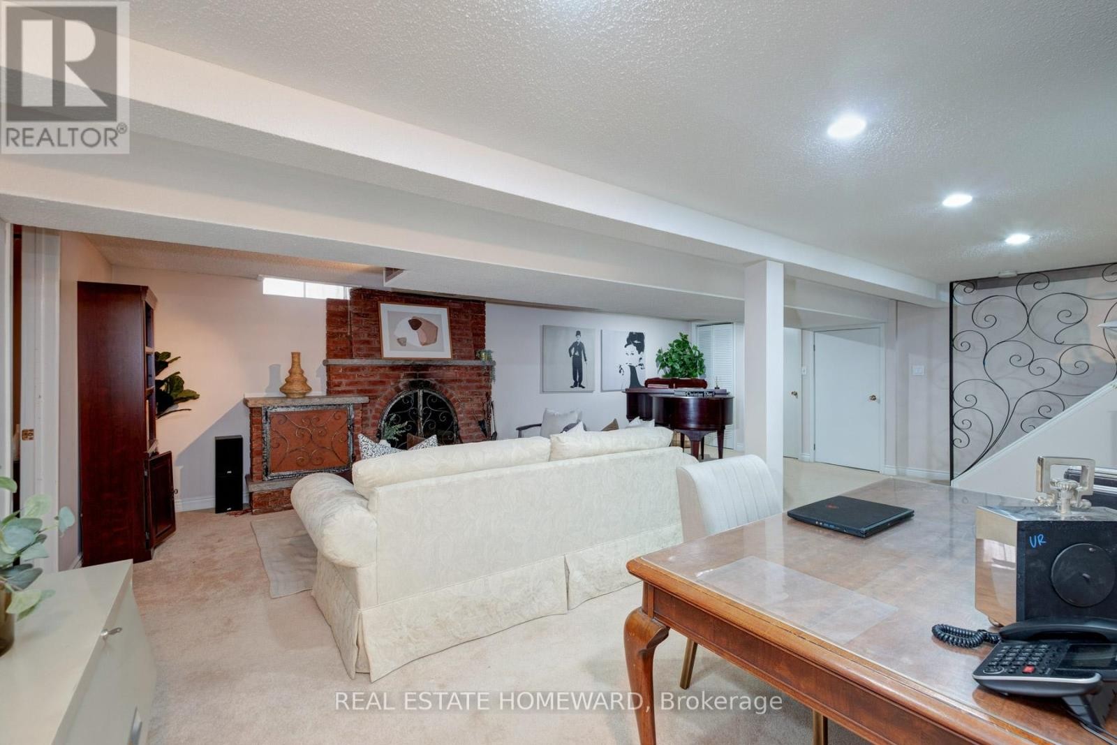 












62 ARDGOWAN CRESCENT

,
Toronto (Agincourt North),




Ontario
M1V1B3

