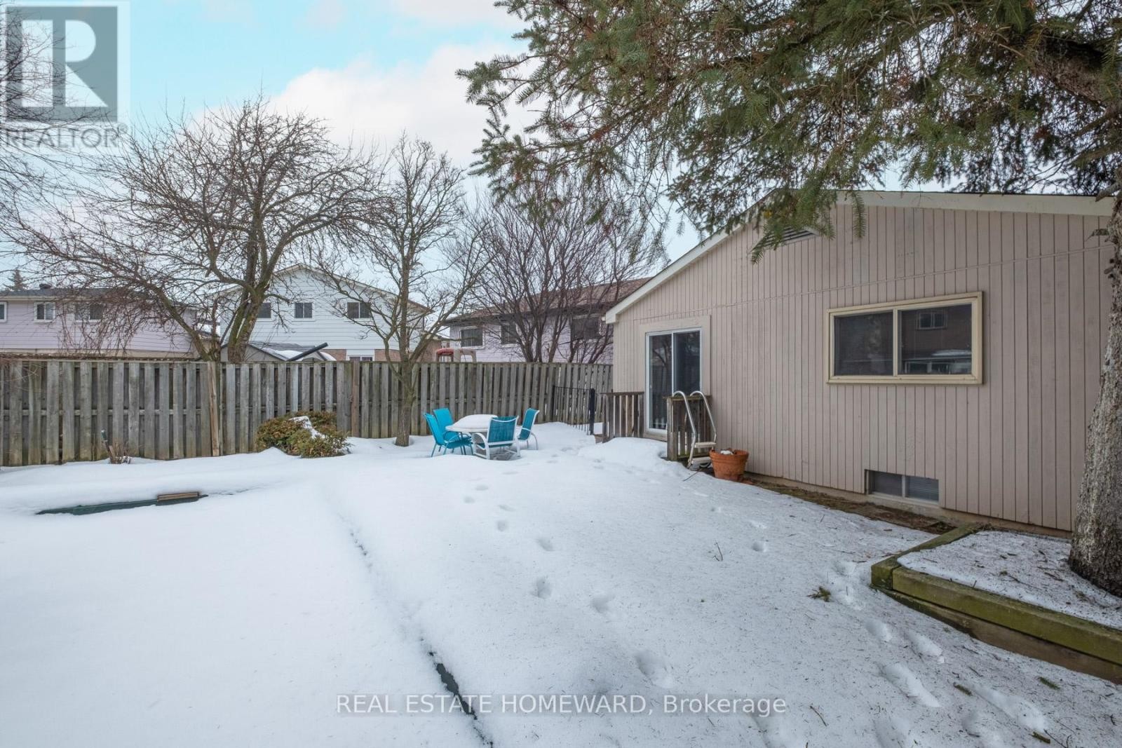 












62 ARDGOWAN CRESCENT

,
Toronto (Agincourt North),




Ontario
M1V1B3

