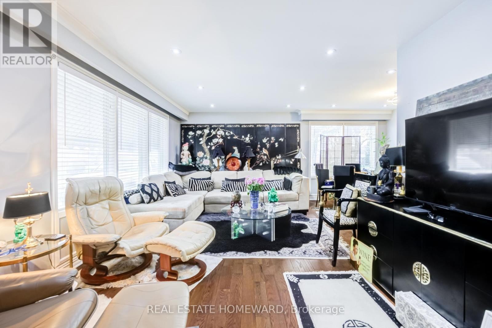












4 MOORECROFT CRESCENT

,
Toronto (Ionview),




Ontario
M1K3V1

