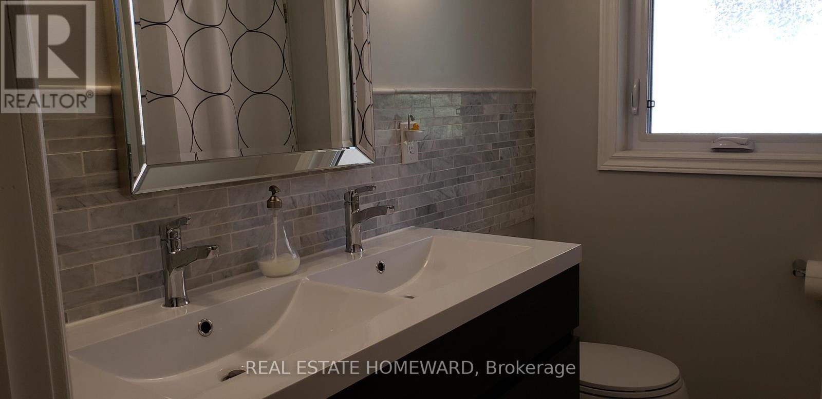 












4 MOORECROFT CRESCENT

,
Toronto (Ionview),




Ontario
M1K3V1

