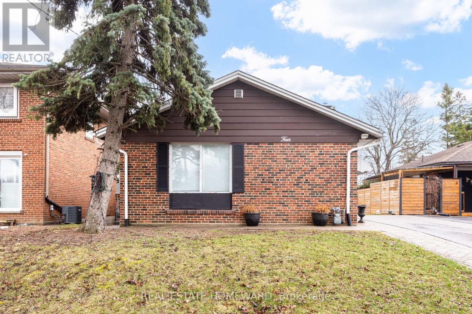 












4 MOORECROFT CRESCENT

,
Toronto (Ionview),




Ontario
M1K3V1

