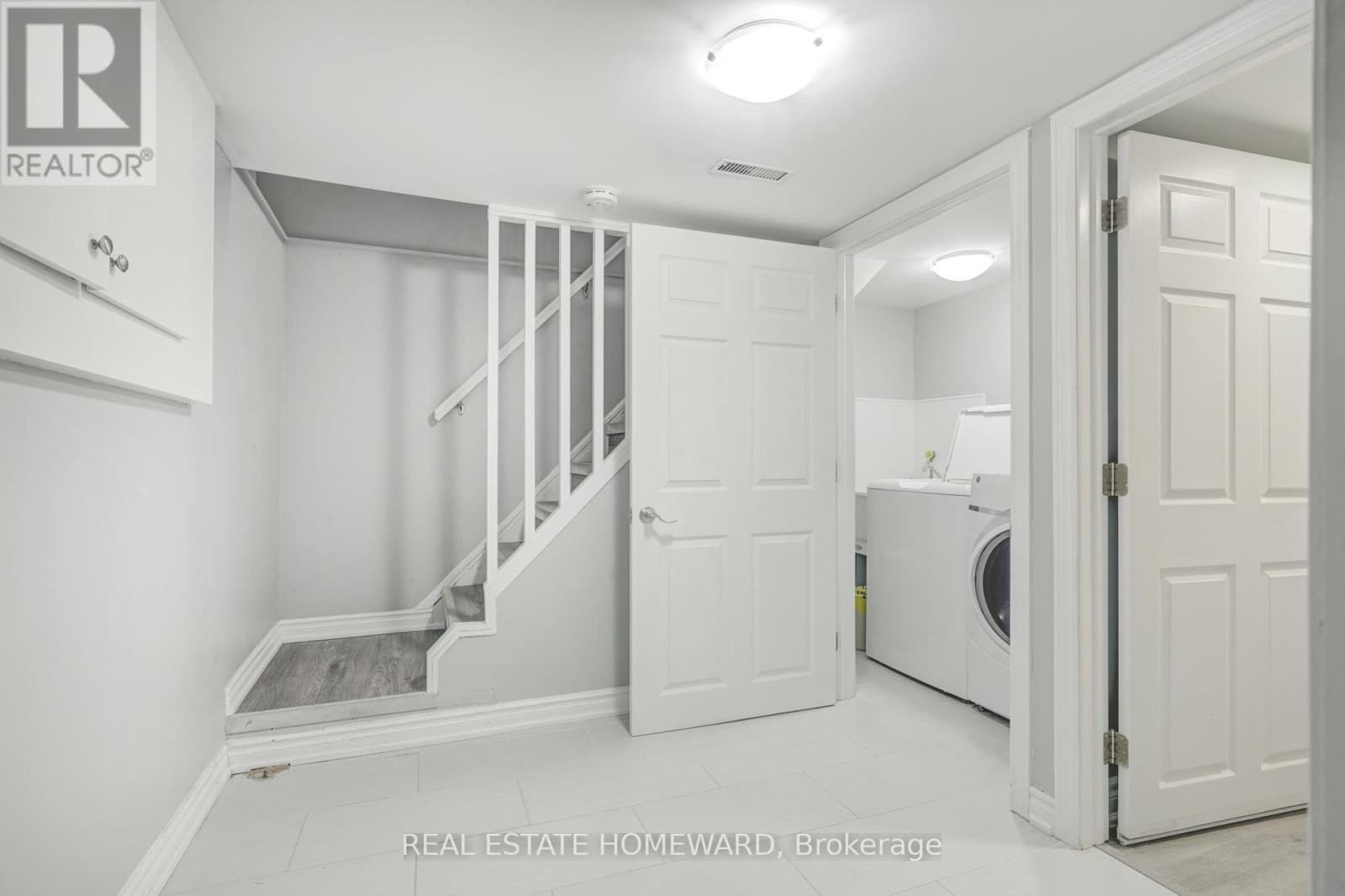 












4 MOORECROFT CRESCENT

,
Toronto (Ionview),




Ontario
M1K3V1

