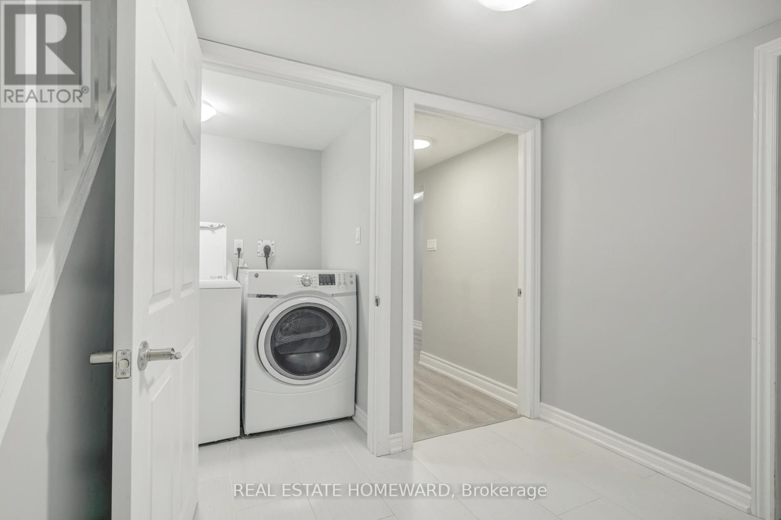












4 MOORECROFT CRESCENT

,
Toronto (Ionview),




Ontario
M1K3V1


