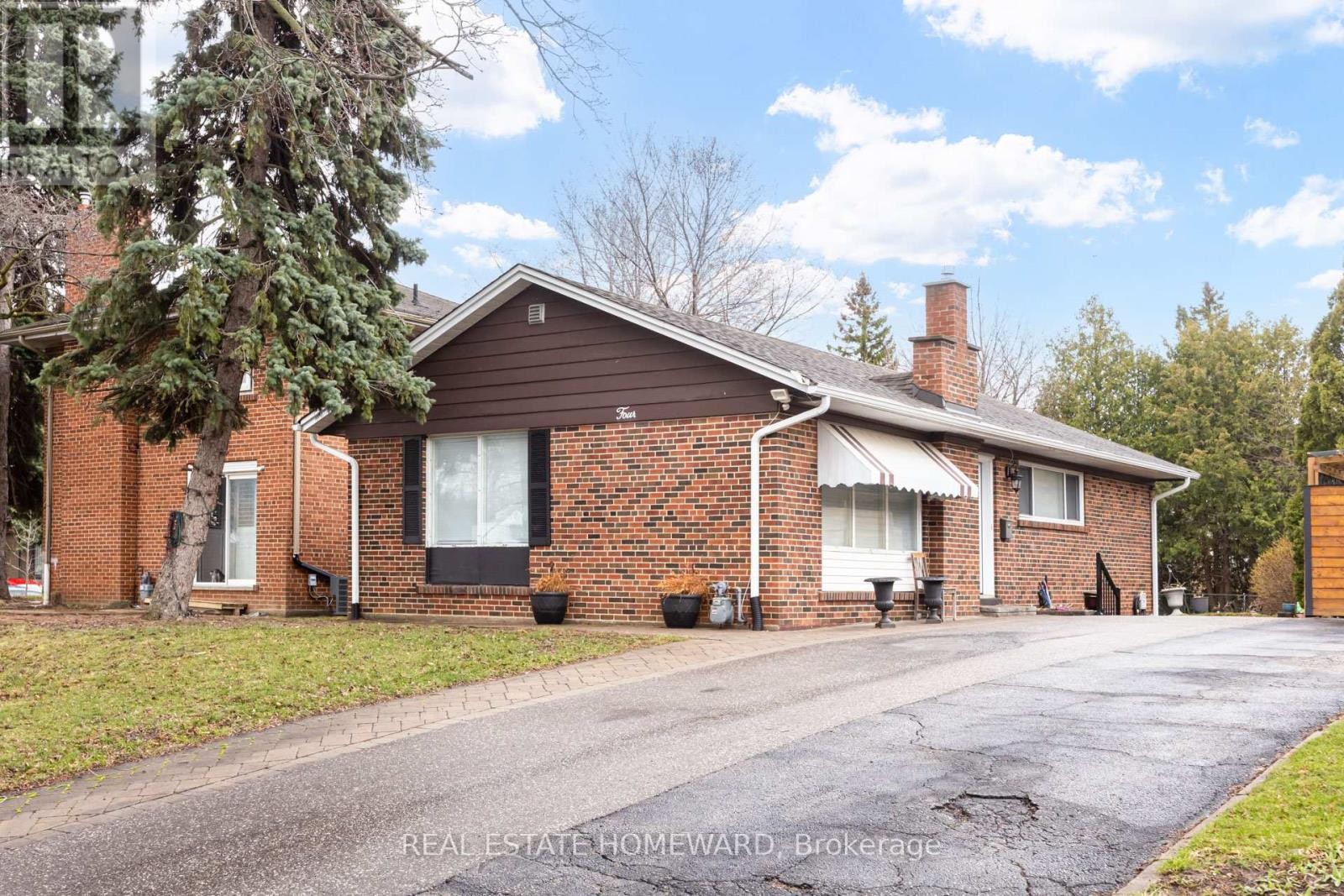 












4 MOORECROFT CRESCENT

,
Toronto (Ionview),




Ontario
M1K3V1

