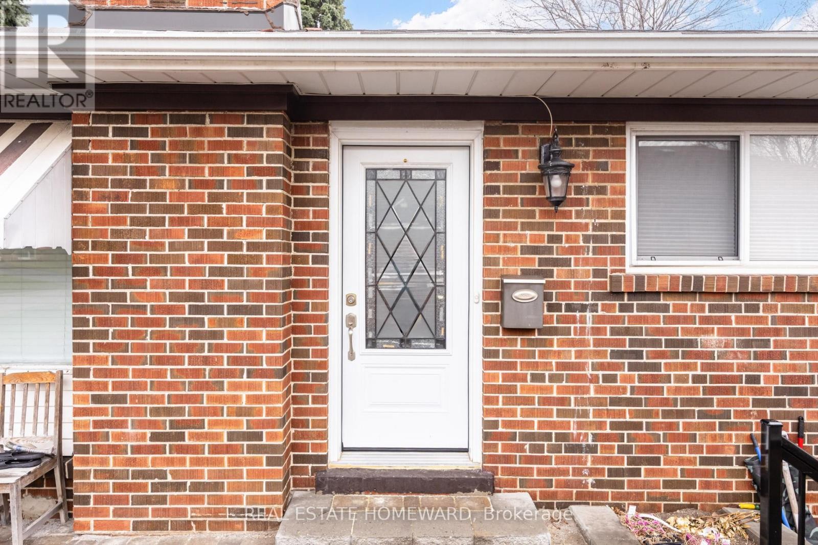 












4 MOORECROFT CRESCENT

,
Toronto (Ionview),




Ontario
M1K3V1

