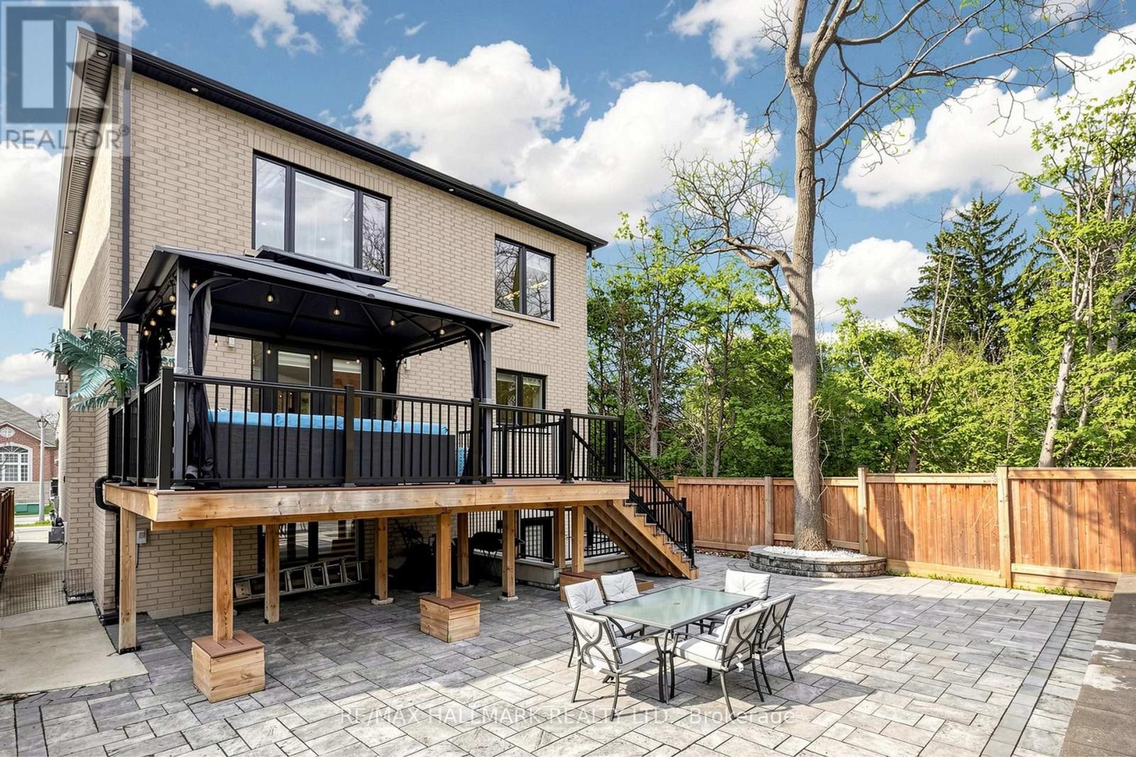 












901 WINGARDEN CRESCENT

,
Pickering (Dunbarton),




Ontario
L1V7C5

