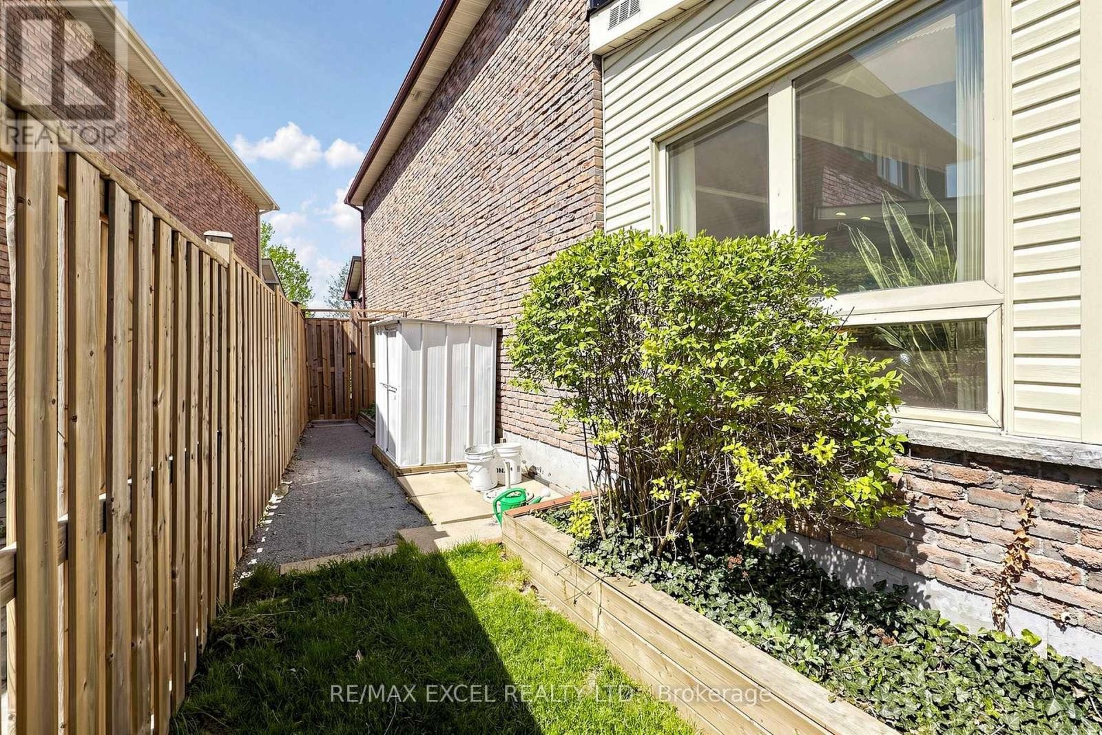 












75 BETHANY LEIGH DRIVE

,
Toronto (Agincourt North),




Ontario
M1V2N6

