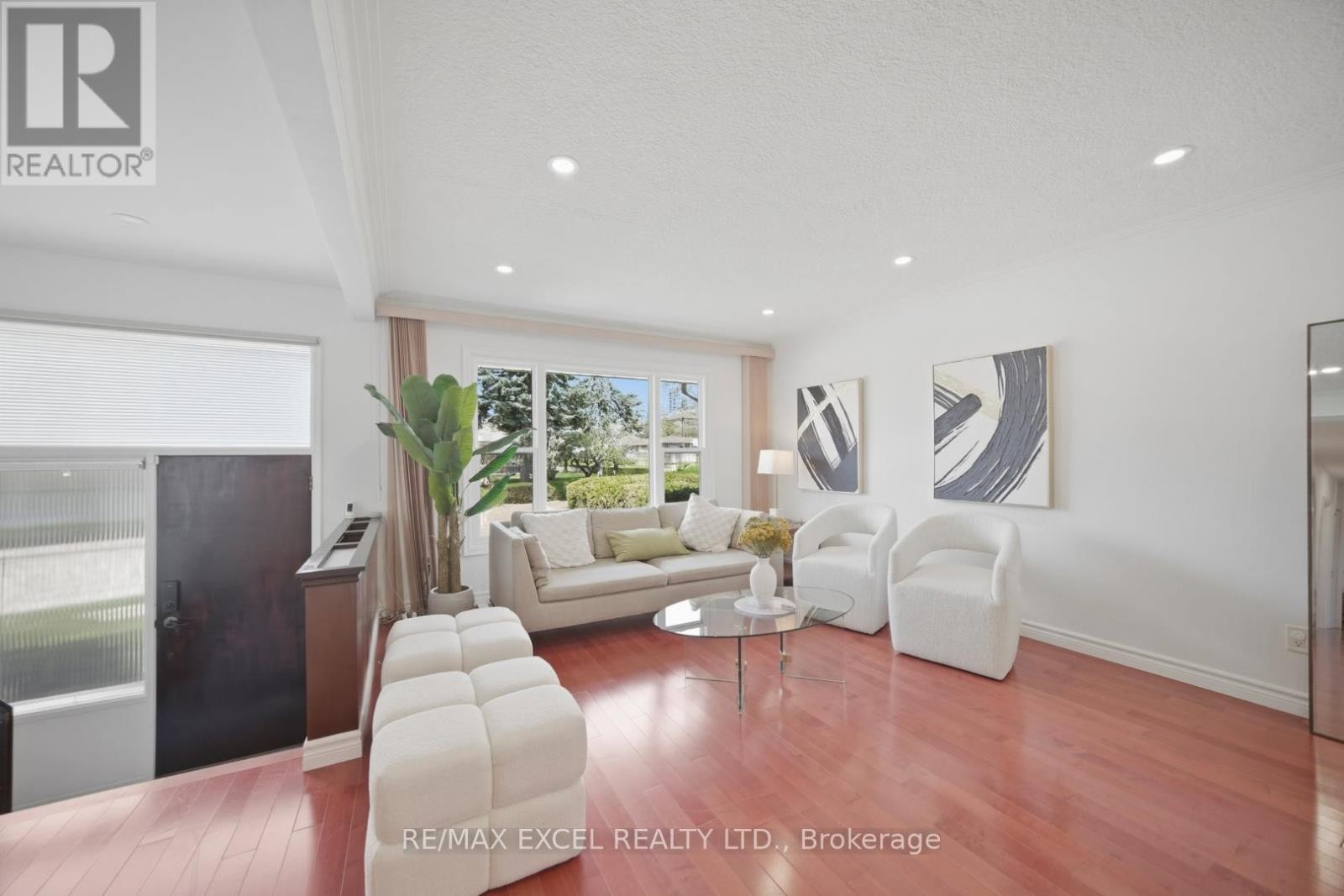 












2 CHARLEMONT CRESCENT

,
Toronto (Tam O'Shanter-Sullivan),




Ontario
M1T1M4

