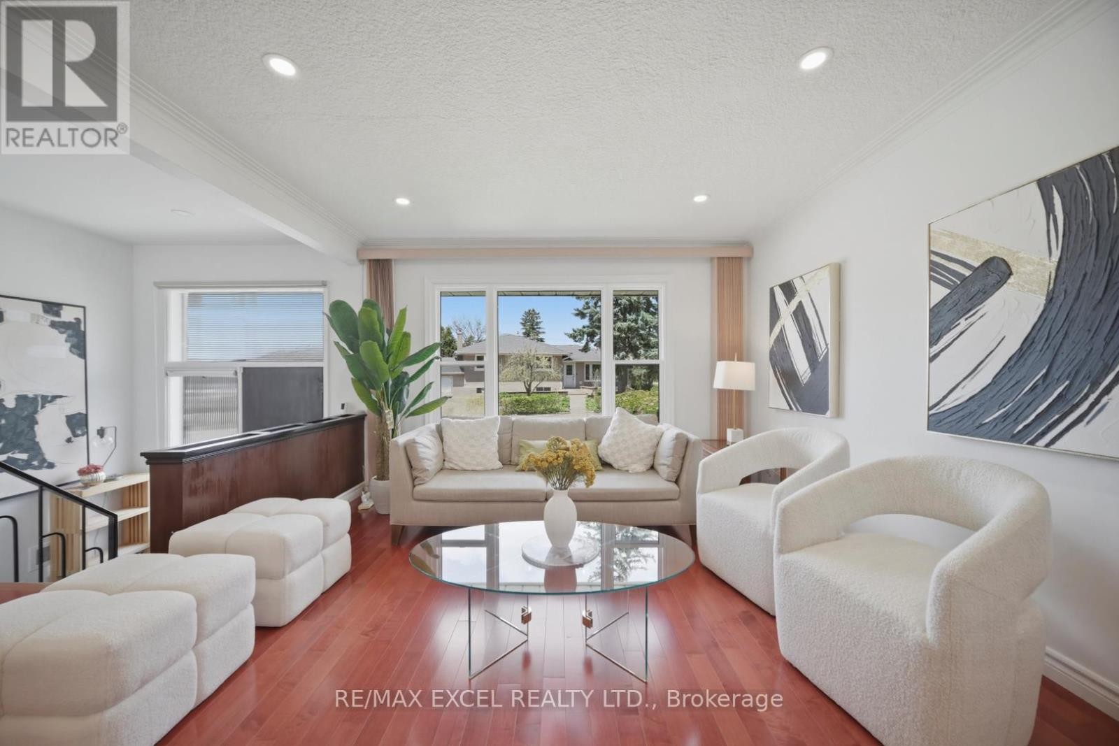 












2 CHARLEMONT CRESCENT

,
Toronto (Tam O'Shanter-Sullivan),




Ontario
M1T1M4


