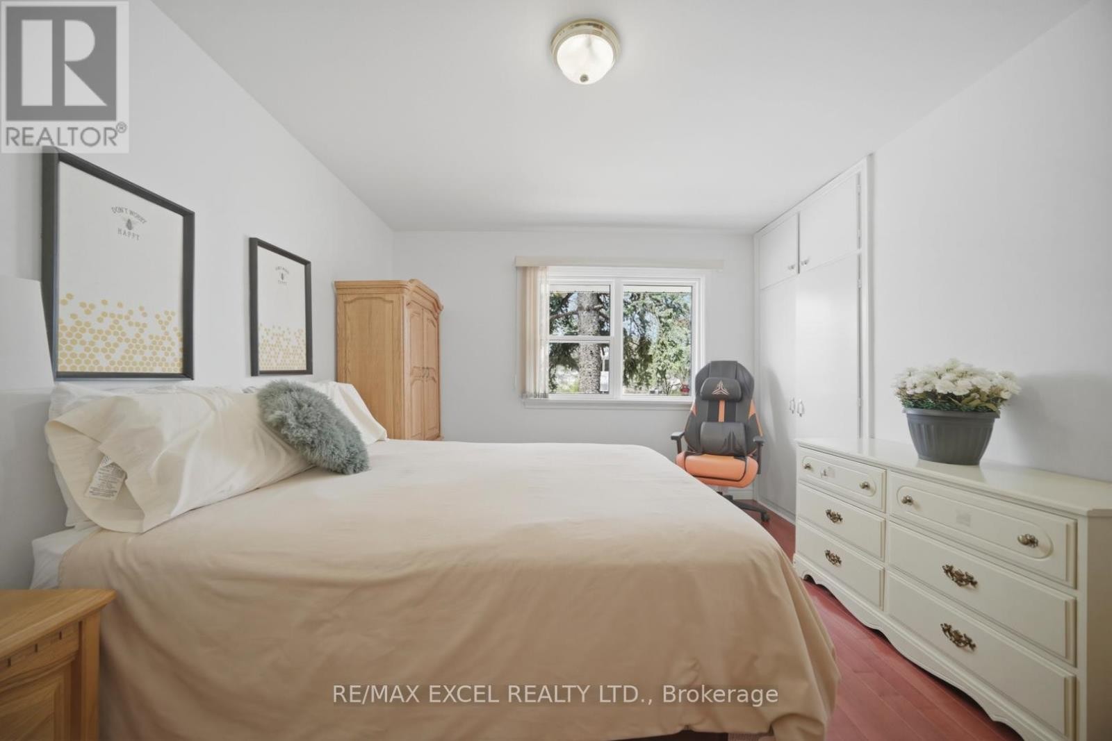 












2 CHARLEMONT CRESCENT

,
Toronto (Tam O'Shanter-Sullivan),




Ontario
M1T1M4

