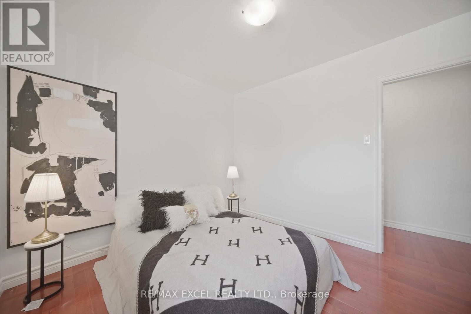 












2 CHARLEMONT CRESCENT

,
Toronto (Tam O'Shanter-Sullivan),




Ontario
M1T1M4

