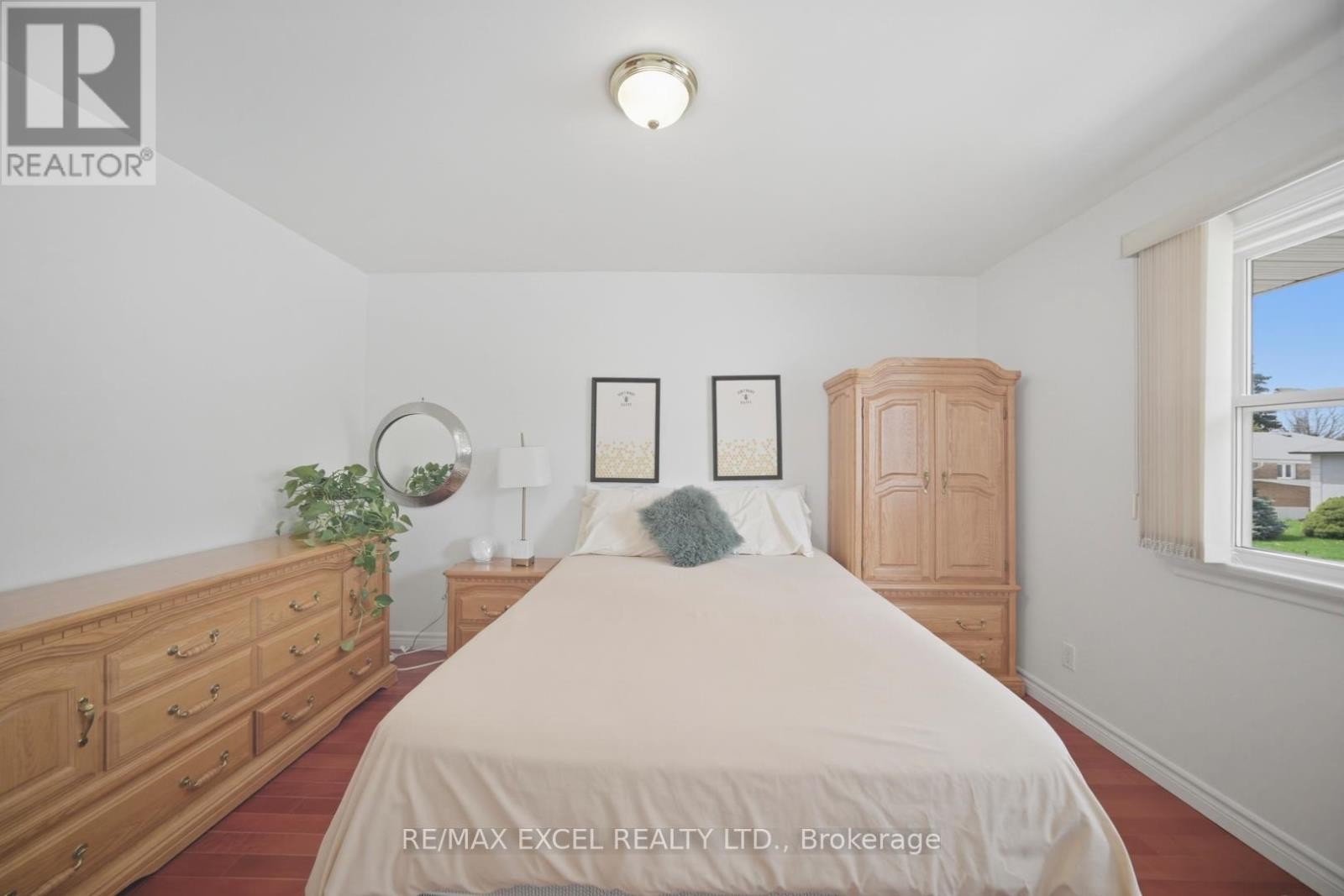 












2 CHARLEMONT CRESCENT

,
Toronto (Tam O'Shanter-Sullivan),




Ontario
M1T1M4

