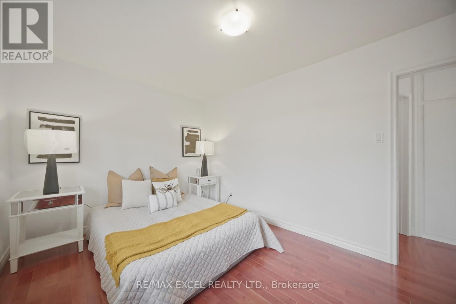 












2 CHARLEMONT CRESCENT

,
Toronto (Tam O'Shanter-Sullivan),




Ontario
M1T1M4


