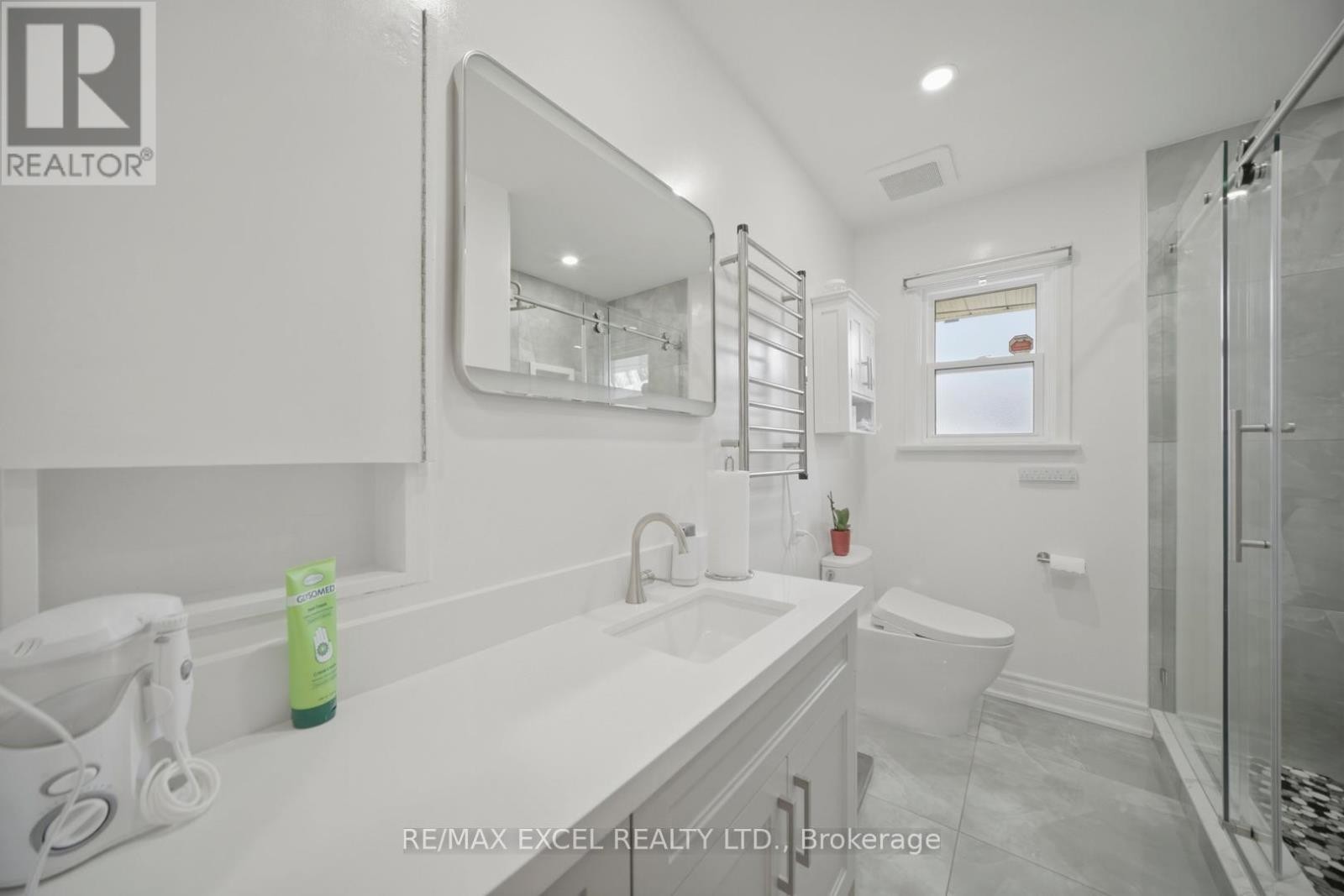 












2 CHARLEMONT CRESCENT

,
Toronto (Tam O'Shanter-Sullivan),




Ontario
M1T1M4

