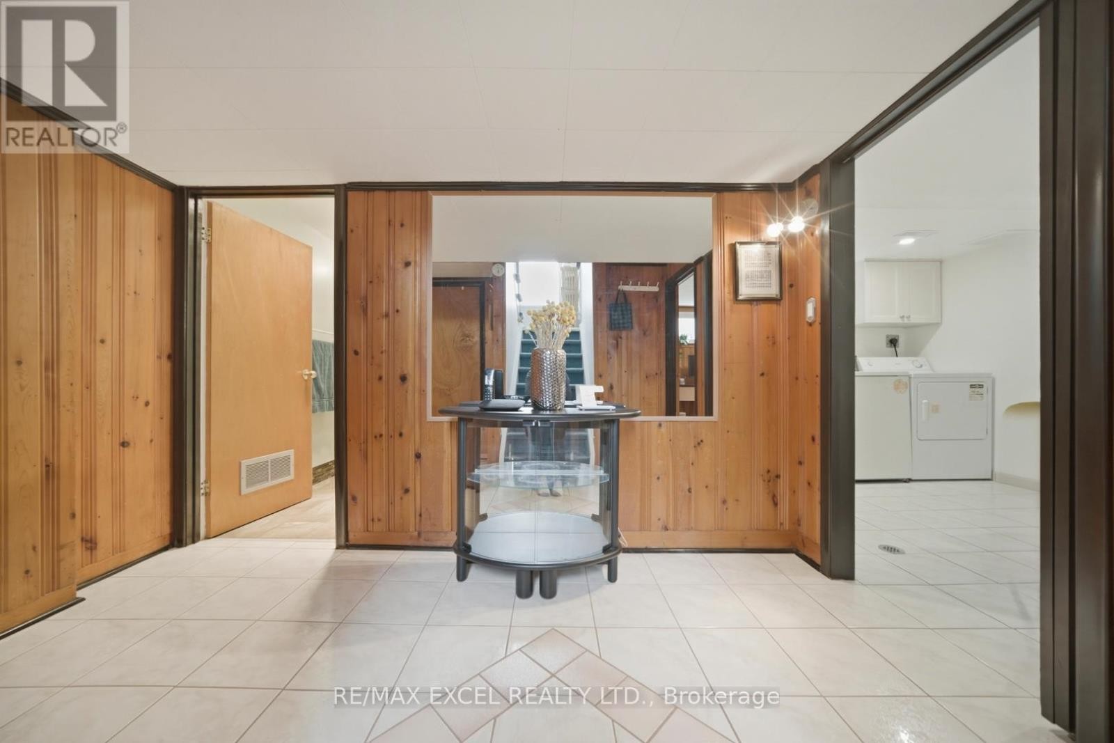 












2 CHARLEMONT CRESCENT

,
Toronto (Tam O'Shanter-Sullivan),




Ontario
M1T1M4

