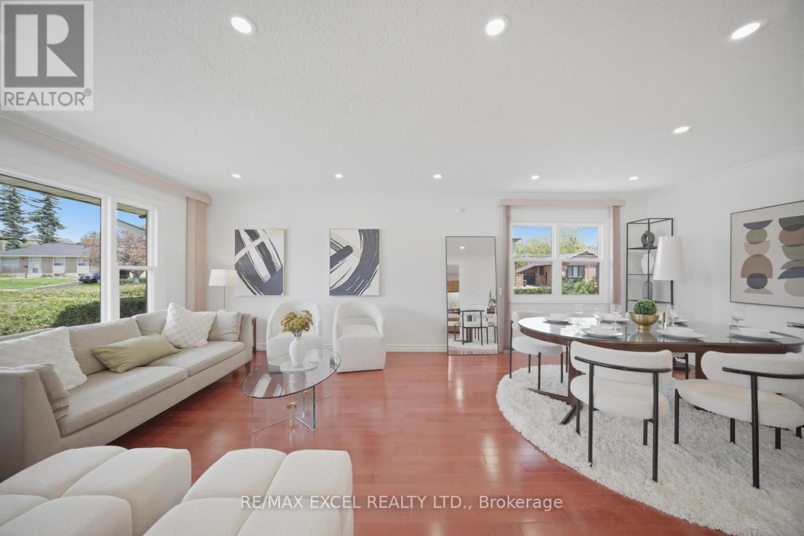 












2 CHARLEMONT CRESCENT

,
Toronto (Tam O'Shanter-Sullivan),




Ontario
M1T1M4

