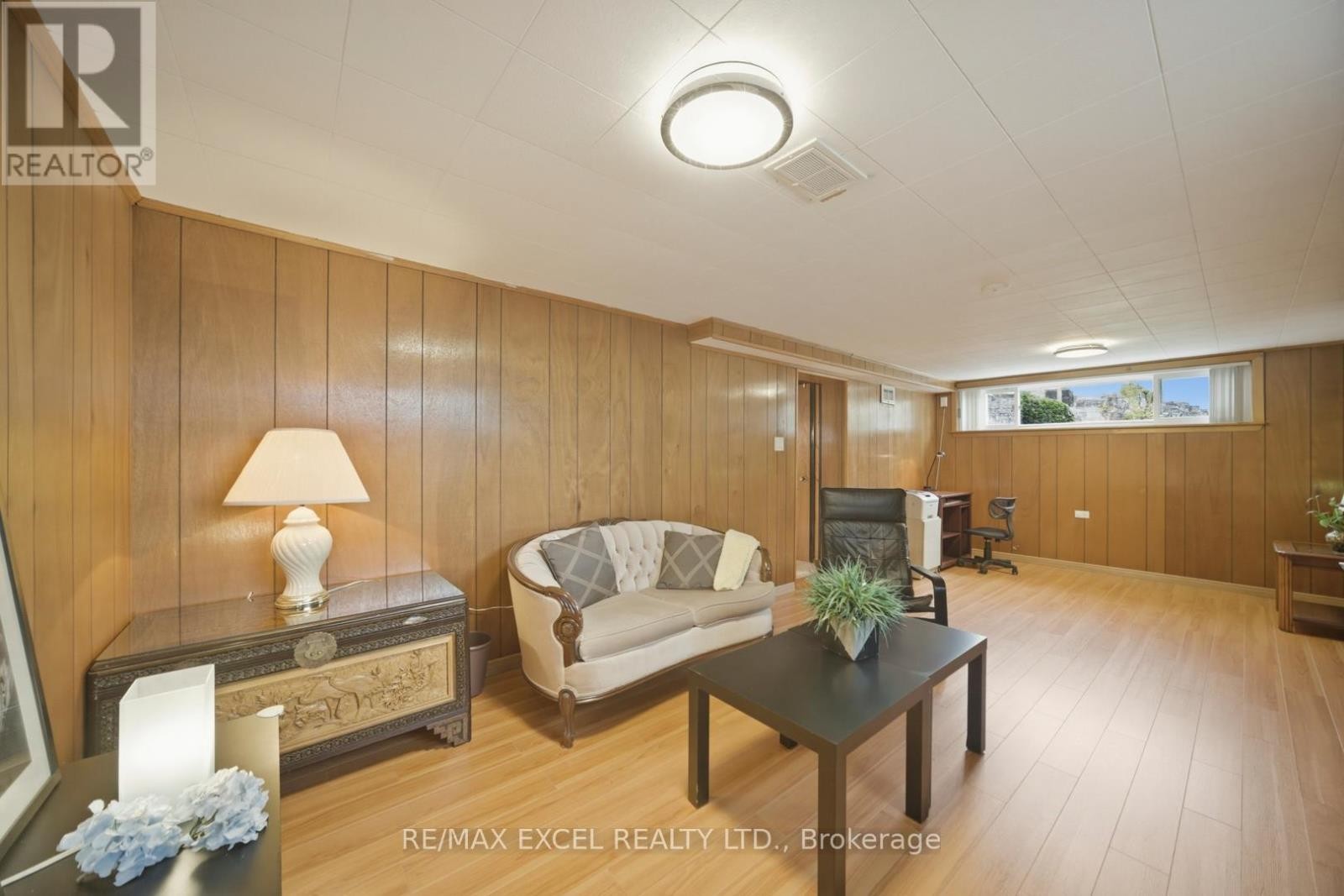 












2 CHARLEMONT CRESCENT

,
Toronto (Tam O'Shanter-Sullivan),




Ontario
M1T1M4

