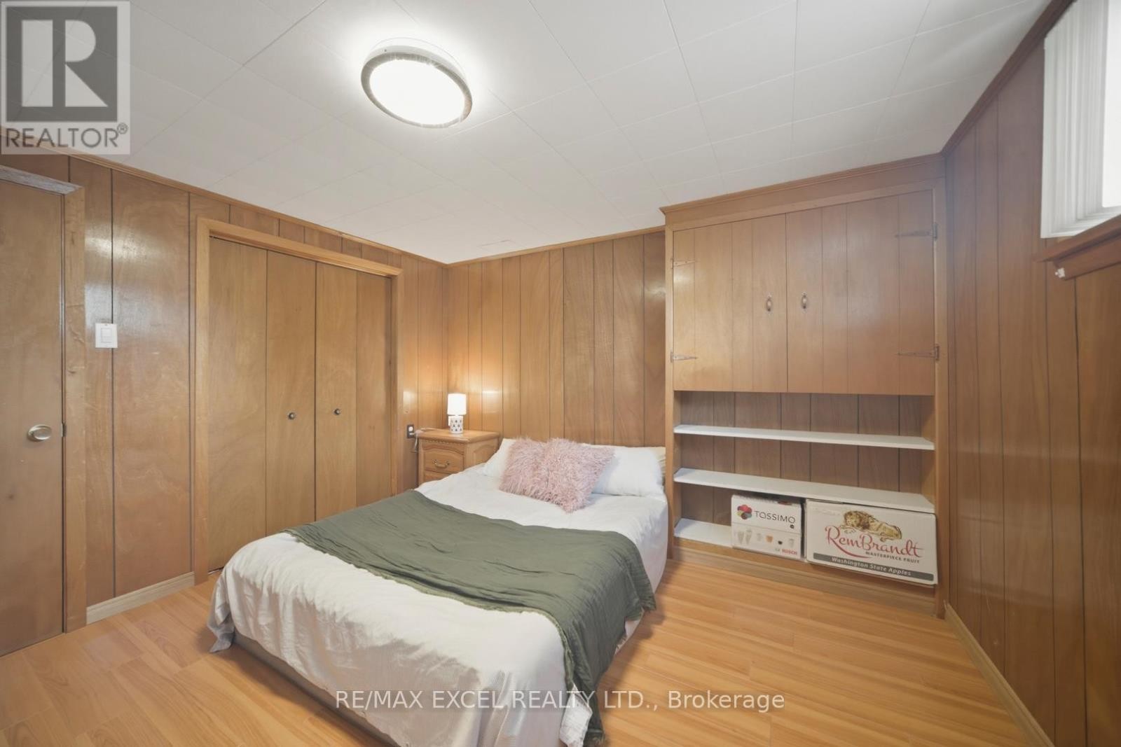 












2 CHARLEMONT CRESCENT

,
Toronto (Tam O'Shanter-Sullivan),




Ontario
M1T1M4


