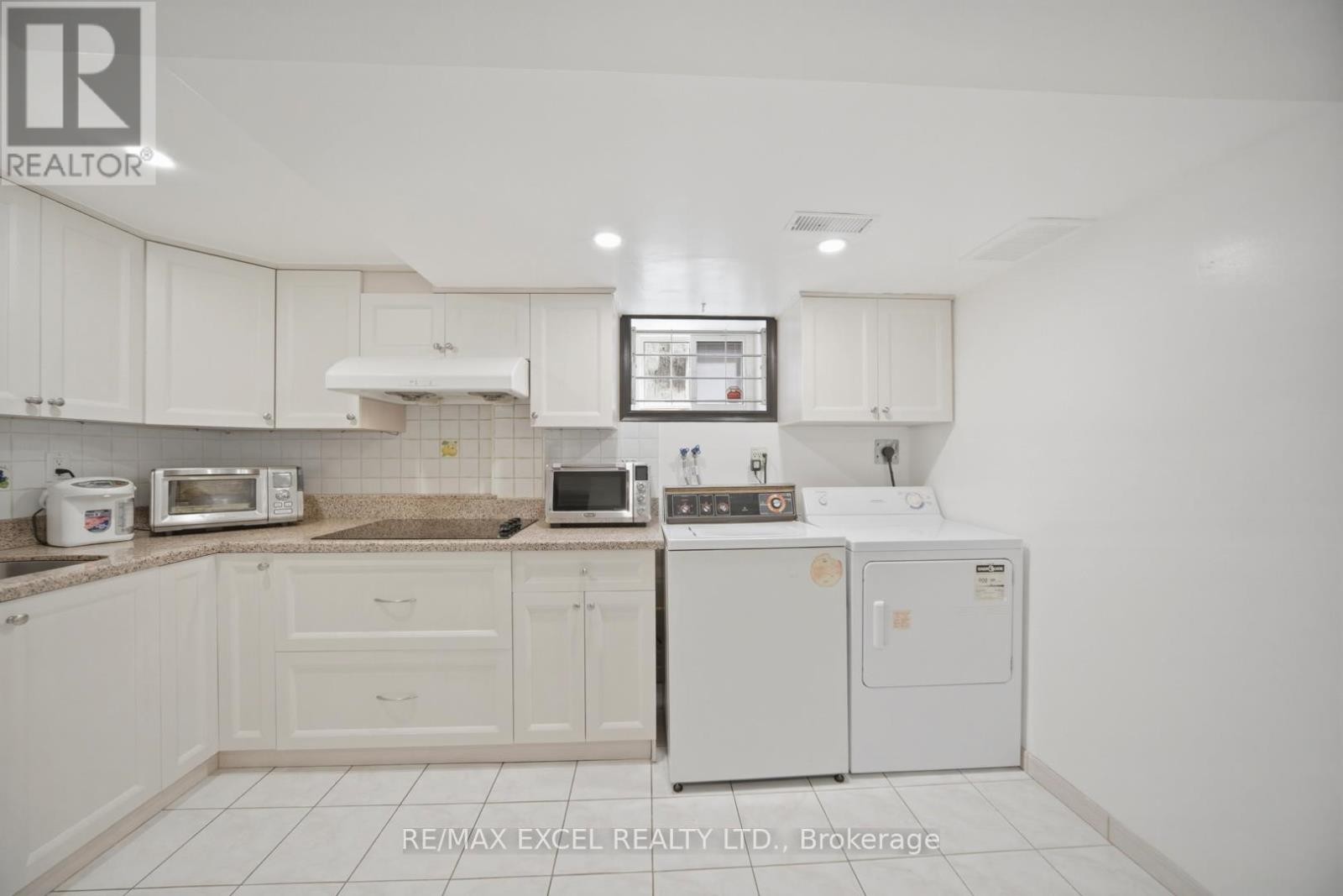 












2 CHARLEMONT CRESCENT

,
Toronto (Tam O'Shanter-Sullivan),




Ontario
M1T1M4

