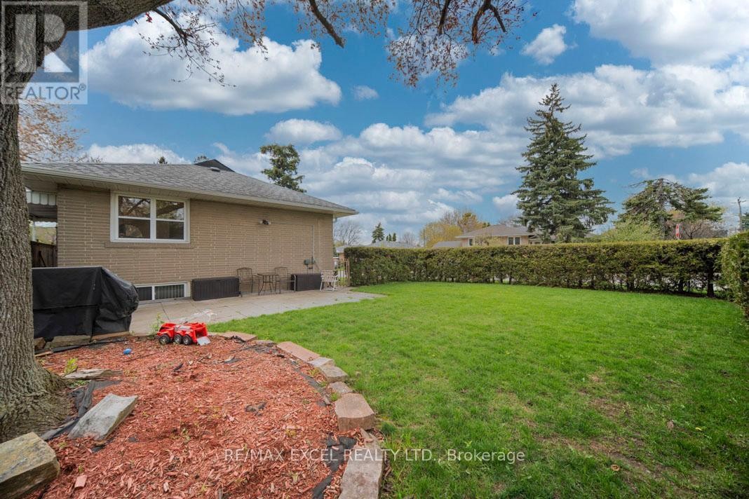 












2 CHARLEMONT CRESCENT

,
Toronto (Tam O'Shanter-Sullivan),




Ontario
M1T1M4

