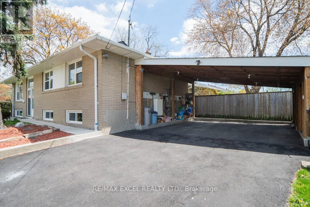












2 CHARLEMONT CRESCENT

,
Toronto (Tam O'Shanter-Sullivan),




Ontario
M1T1M4

