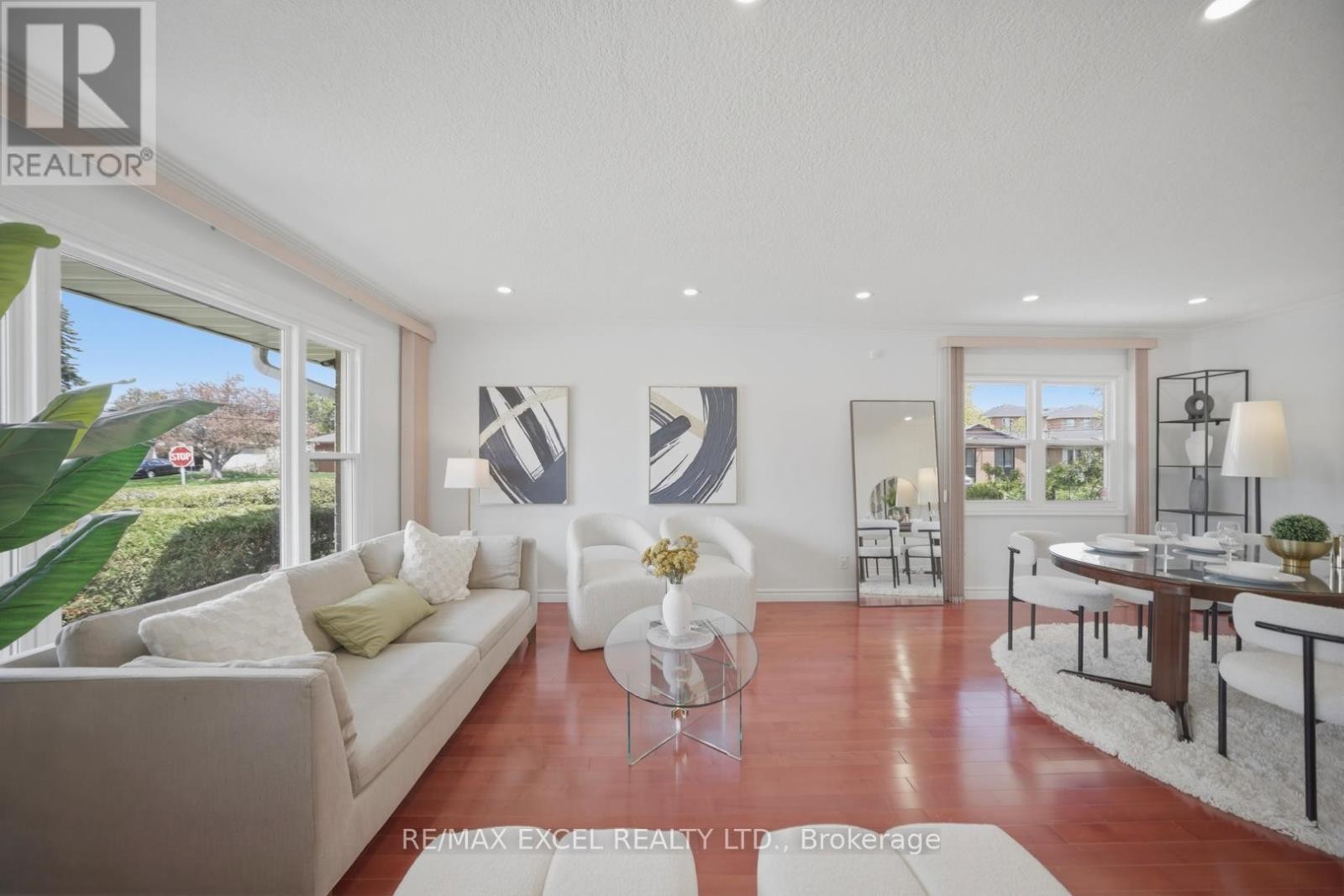 












2 CHARLEMONT CRESCENT

,
Toronto (Tam O'Shanter-Sullivan),




Ontario
M1T1M4

