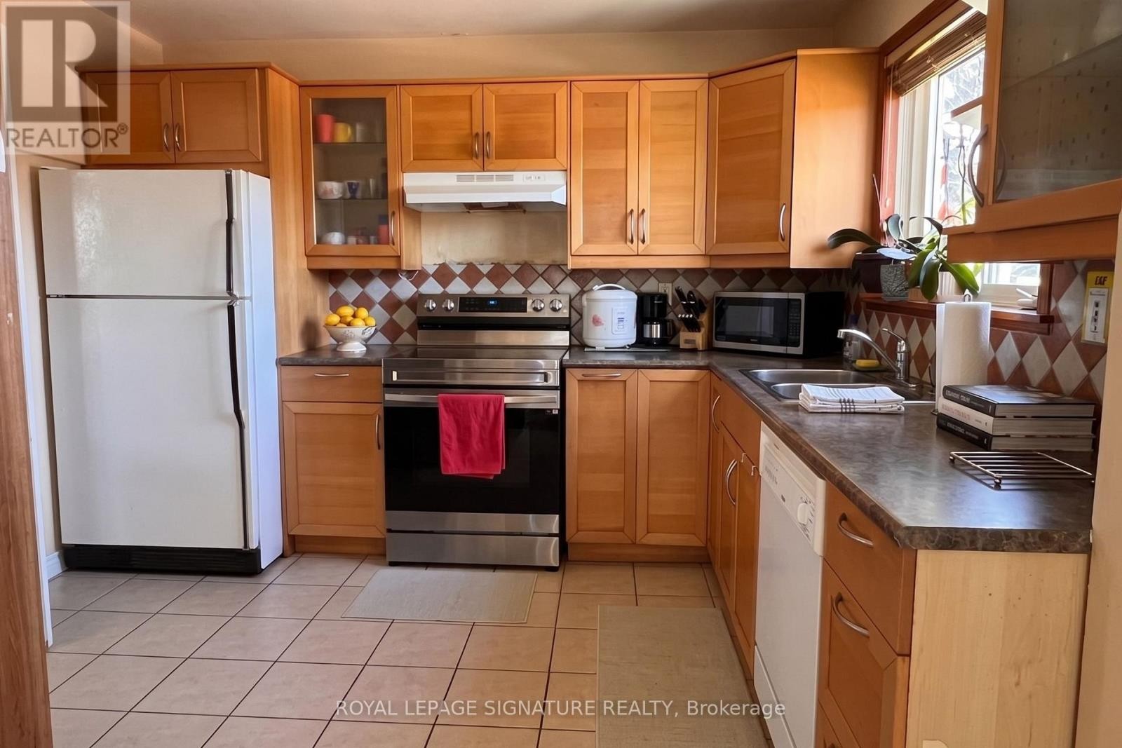 












33 CROW TRAIL

,
Toronto (Malvern),




Ontario
M1B1X6

