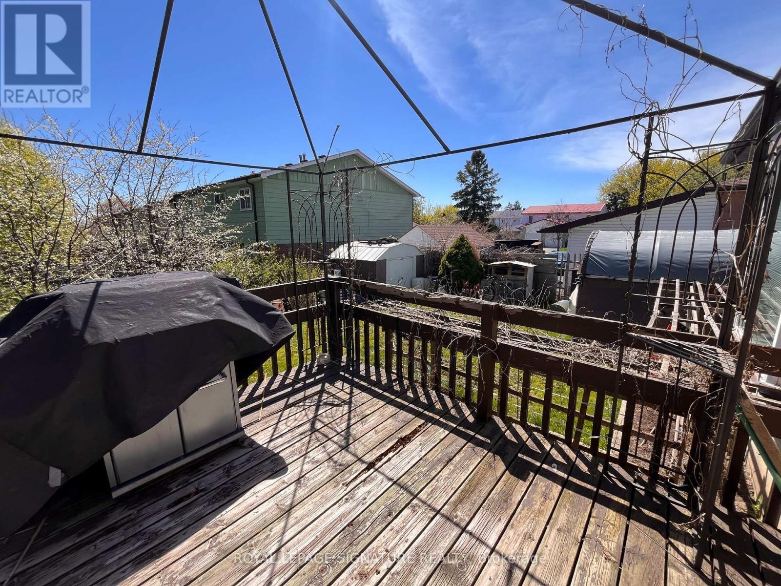 












33 CROW TRAIL

,
Toronto (Malvern),




Ontario
M1B1X6


