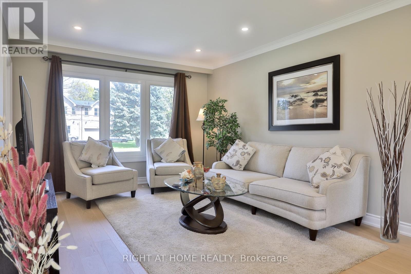 












60 ARAGON AVENUE

,
Toronto (Tam O'Shanter-Sullivan),




Ontario
M1T1X9

